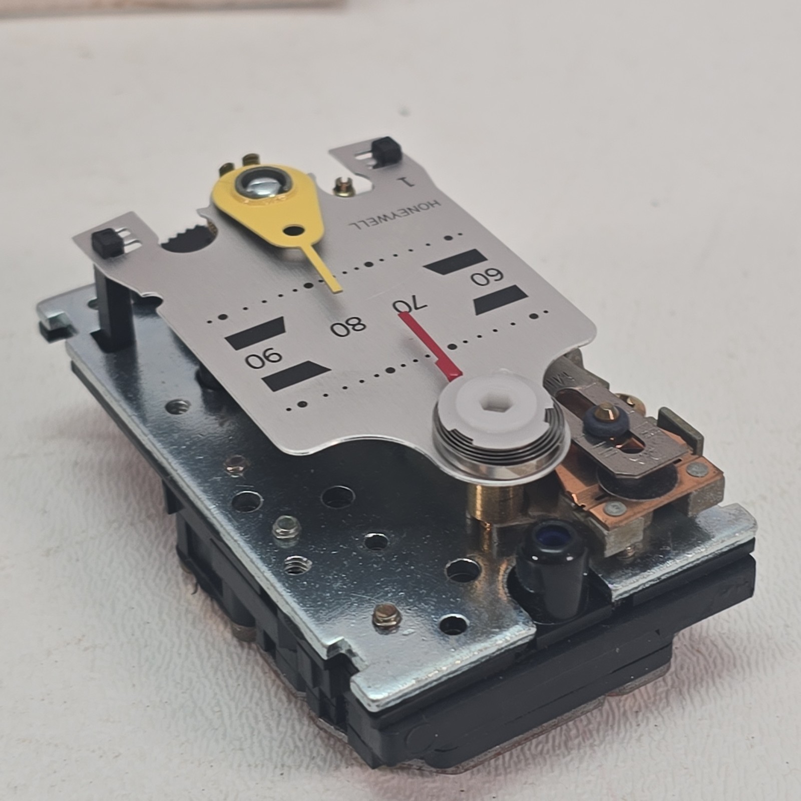 Honeywell TP970A 2004 Pneumatic Thermostat Direct Acting Analog Silver Black