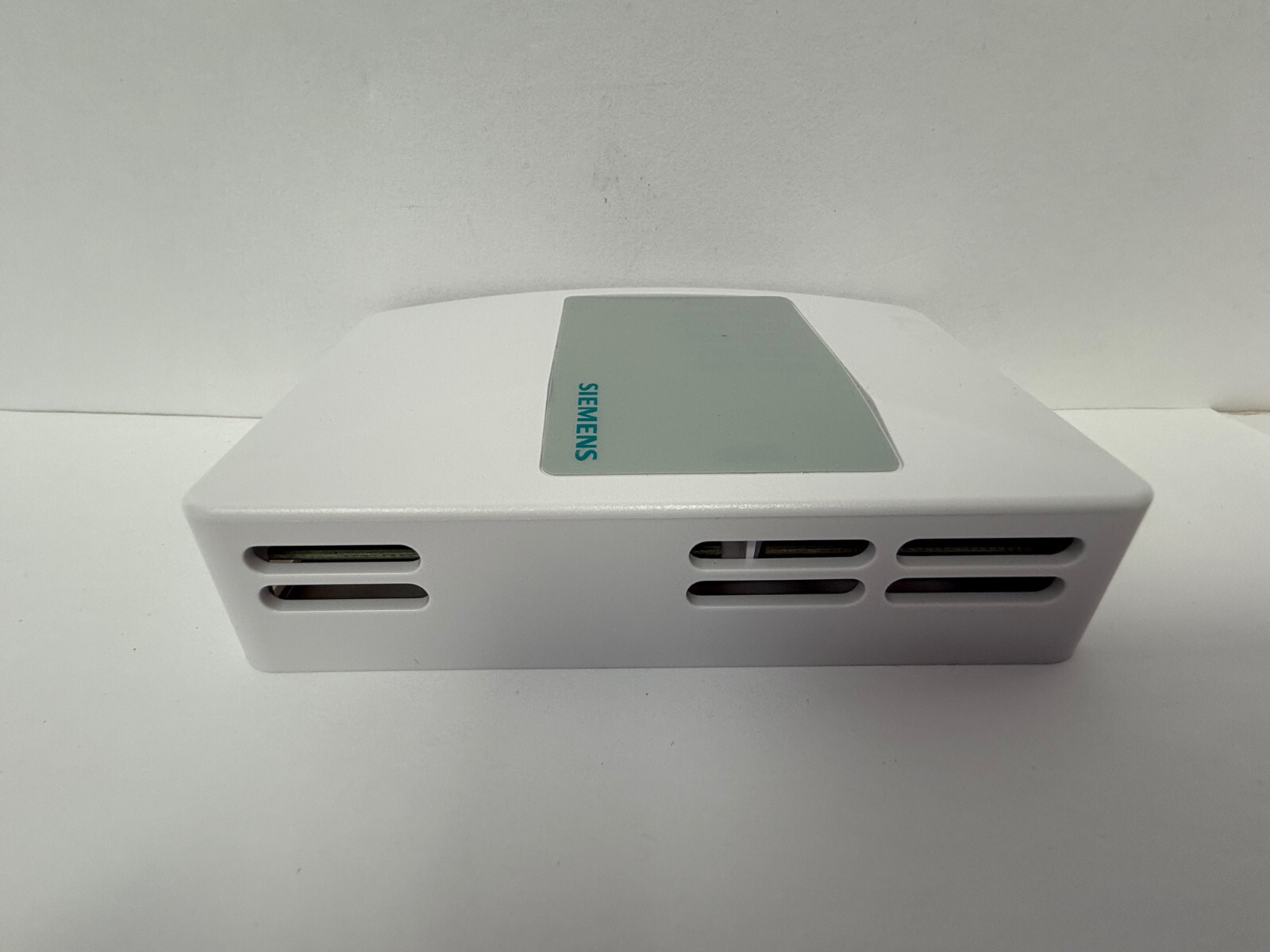 SIEMENS QAA22SS.EWSN ROOM TEMPERATURE SENSOR RTS NEW OPEN BOX