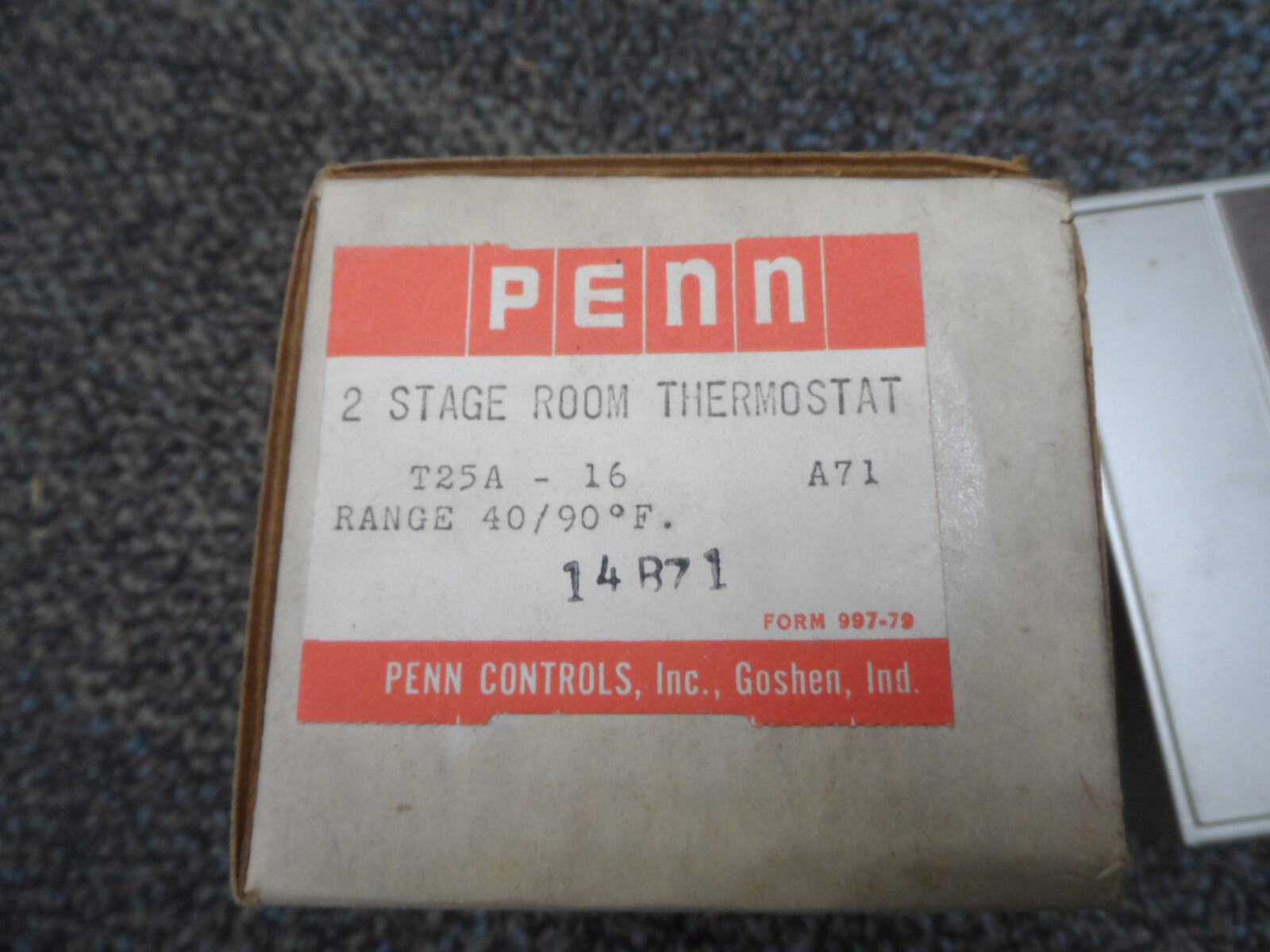 Penn Johnson Controls T25A-16 Two Stage Room Thermostat, Range 40-90 F