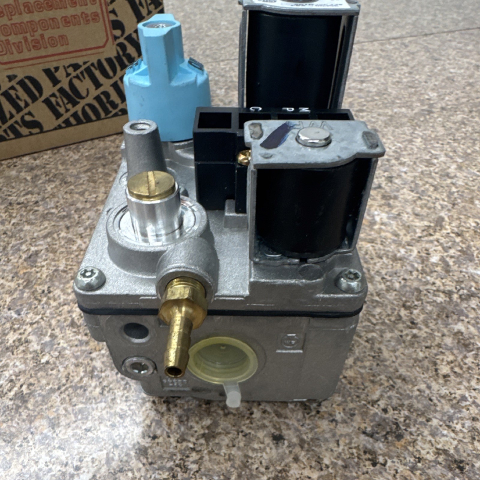 Carrier EF32CW192 Gas Valve 1 Stage Redundant 24V 50/60Hz 3.5″ WC 1/2″ NPT