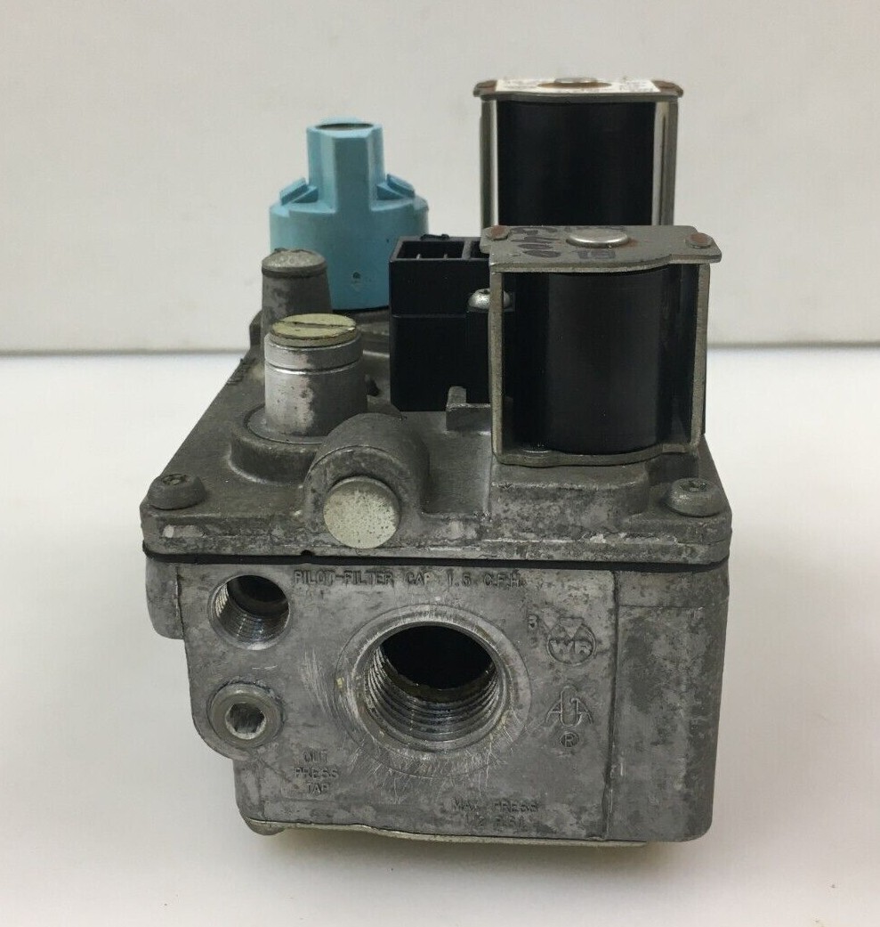 White Rodgers 36E01 233 Furnace Gas Valve B12826-06 in / out 1/2″ used #G400