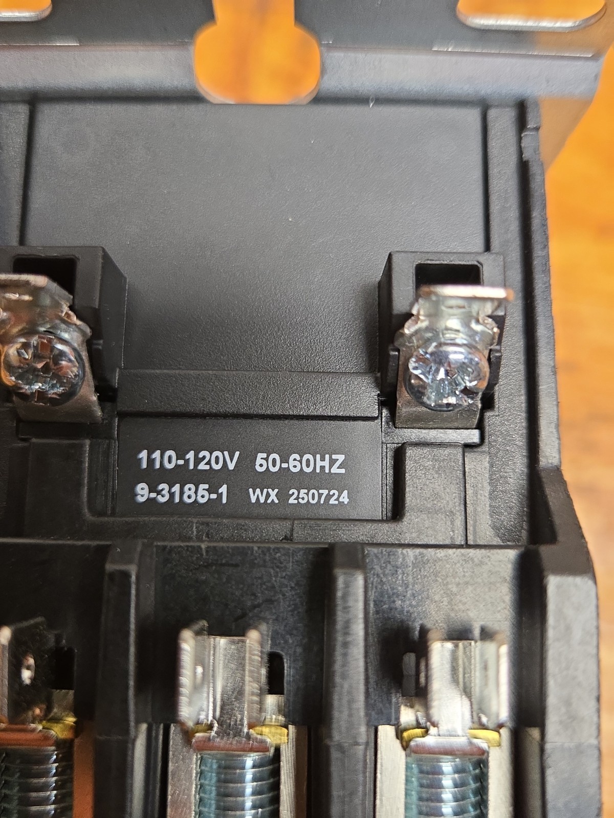 C25DNF340A Eaton / Cutler Hammer Contactor – 40 Amp 3 Pole 110/120V Coil