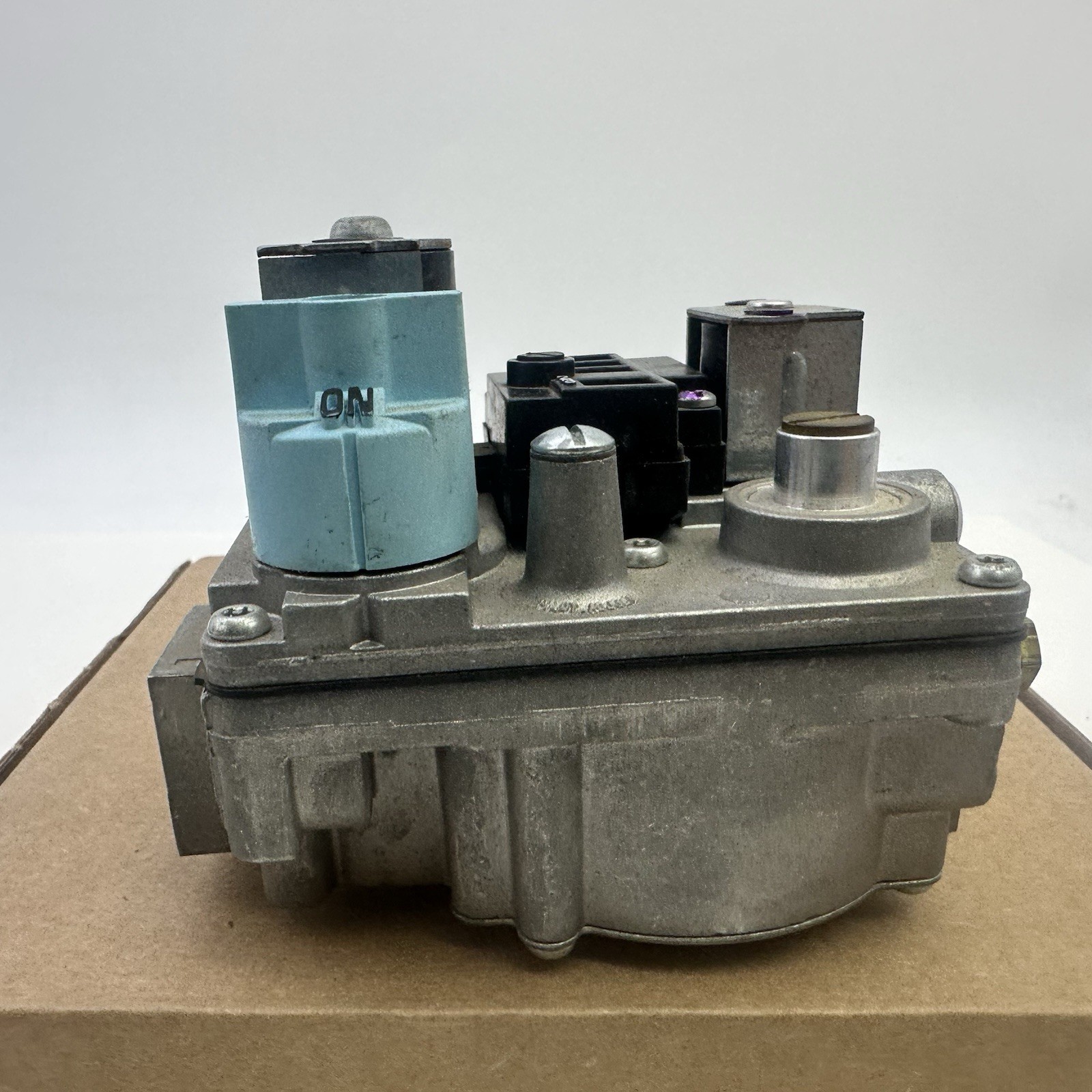 White Rodgers 36E93 304 Manifold Gas Valve 36E93304 Unknown Working Condition