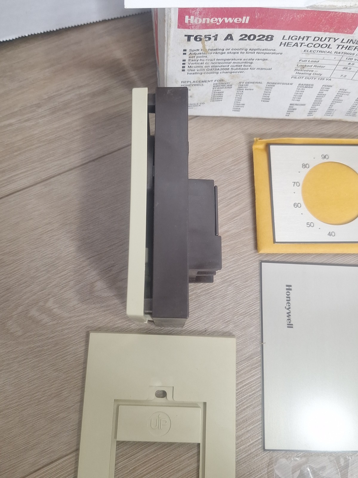 New Honeywell T651 A 2028 / T651A2028 Line Voltage Heat-Cool Thermostat