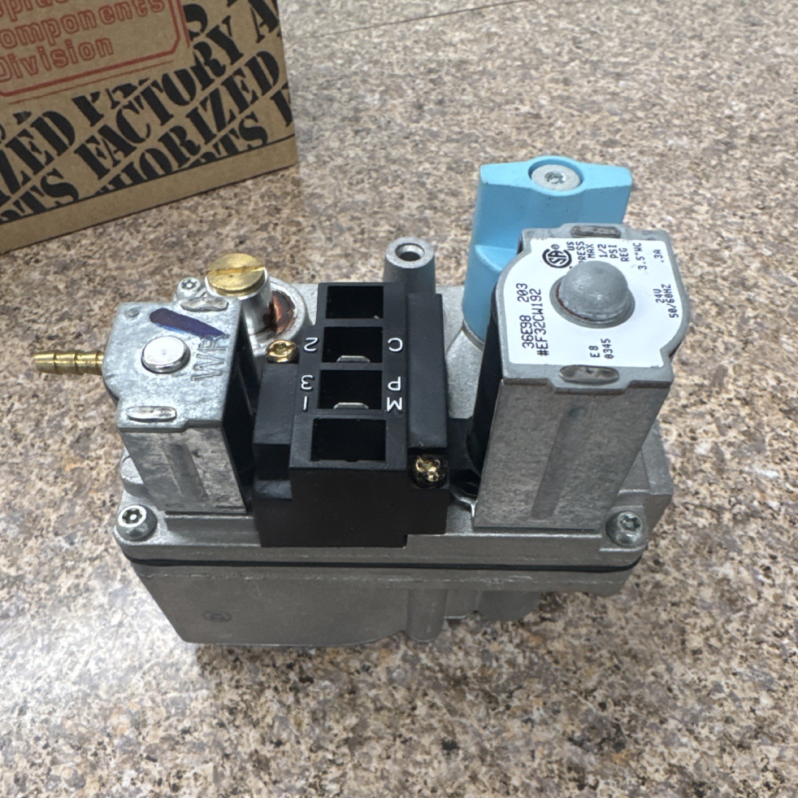 Carrier EF32CW192 Gas Valve 1 Stage Redundant 24V 50/60Hz 3.5″ WC 1/2″ NPT