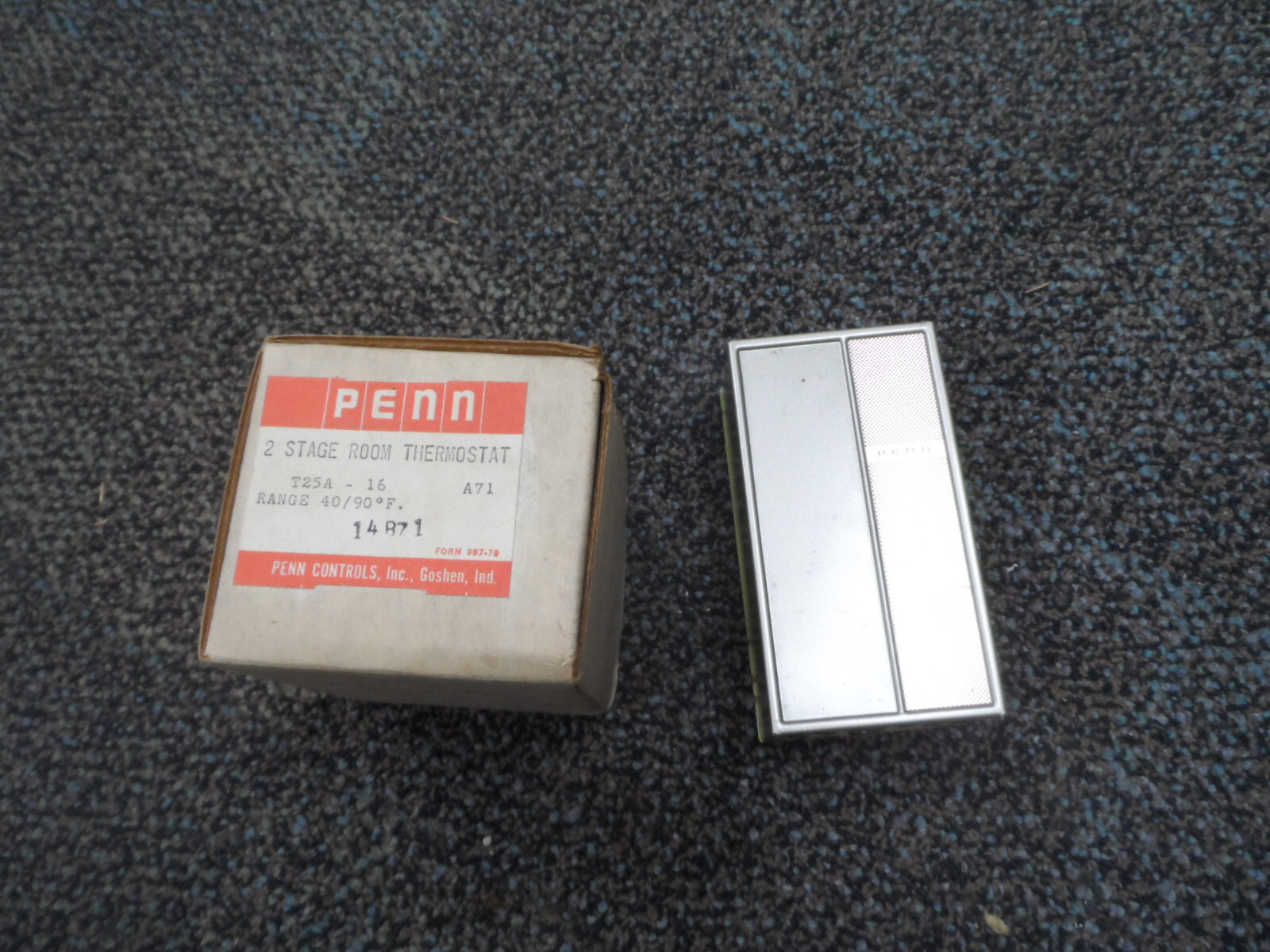 Penn Johnson Controls T25A-16 Two Stage Room Thermostat, Range 40-90 F