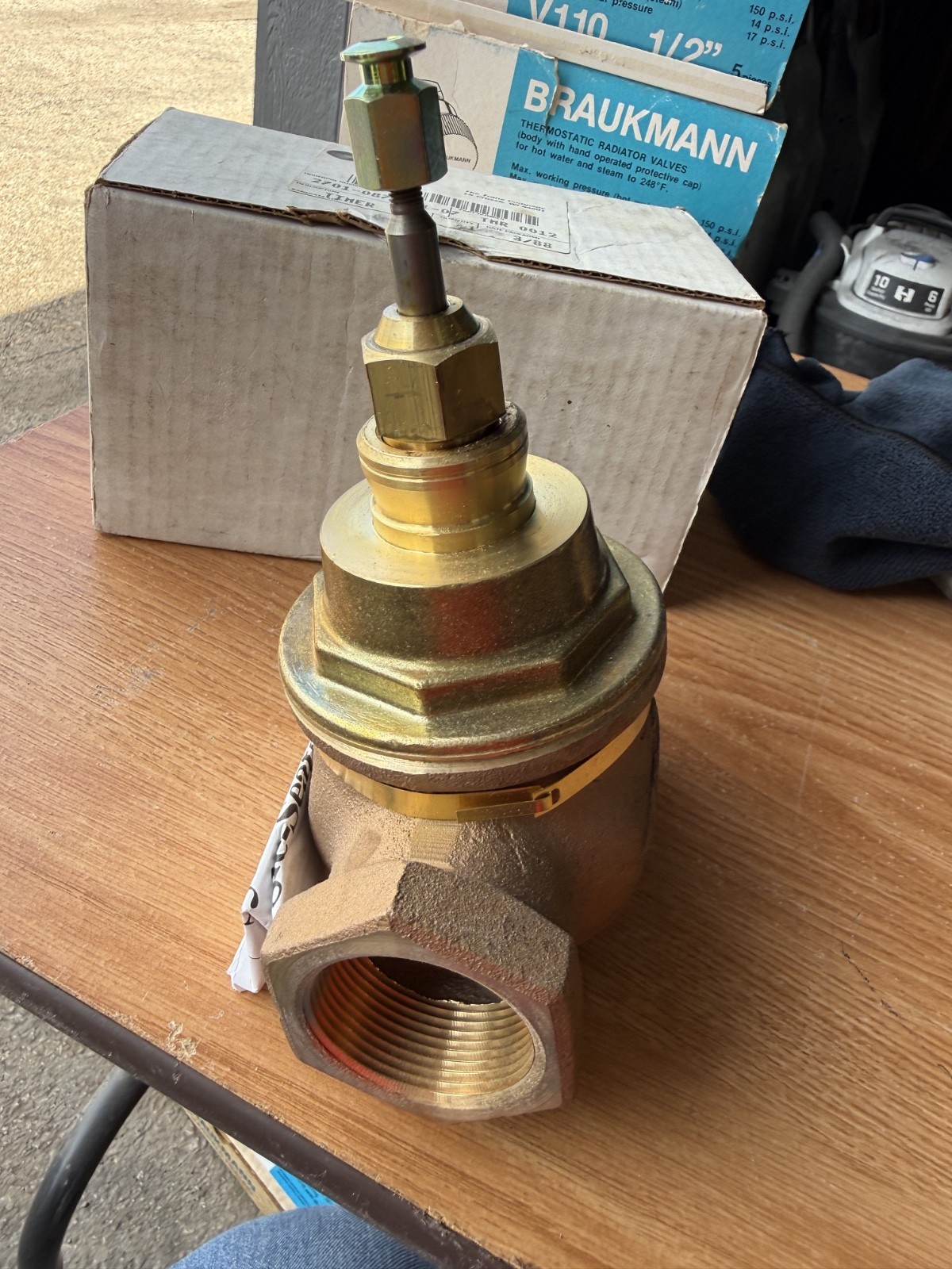 New Honeywell V5011F 1089 2-Way Globe Valve 1-1/2″ NPT Bronze 150 ANSI Cv 25 NIB