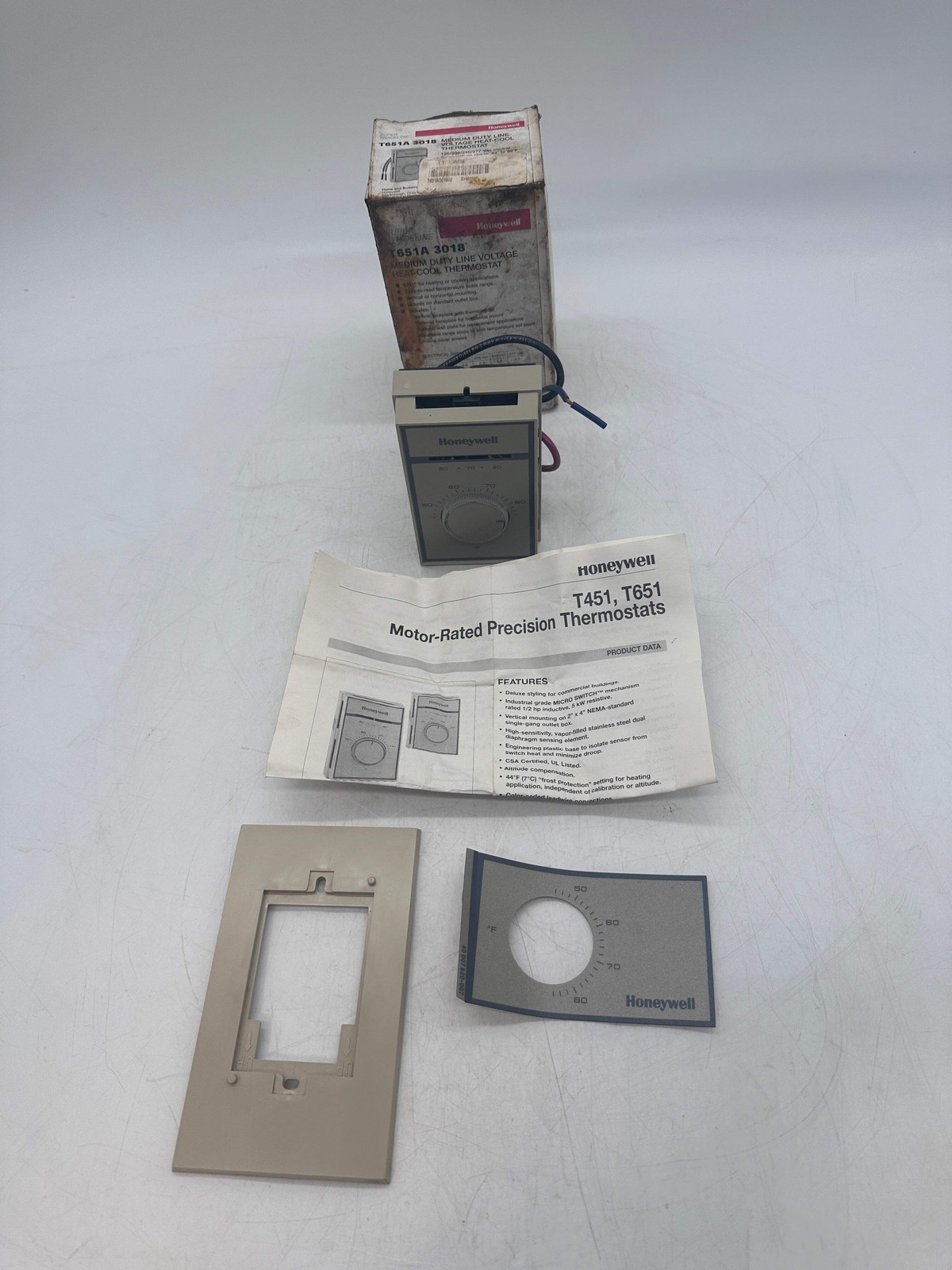 Honeywell T651A3018/U Medium Duty Line Voltage Heat-Cool Thermostat (Open Box)