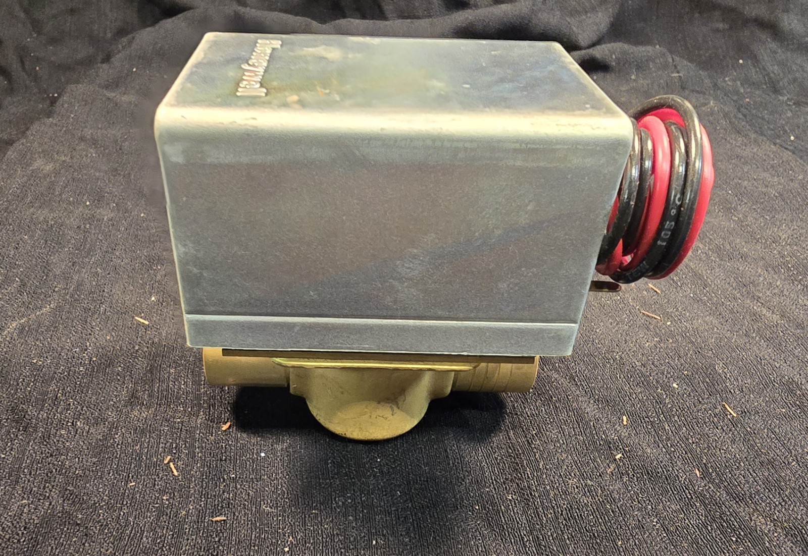 HONEYWELL V4043A1259 3/4″ 120v Motorized Zone Valve – NOS