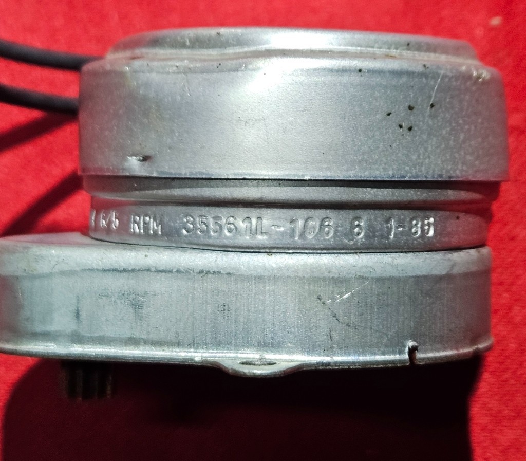Synchron 35561L-106-6 Damper Motor 240V, 5W, 5/6 RPM, USA Made – NEW