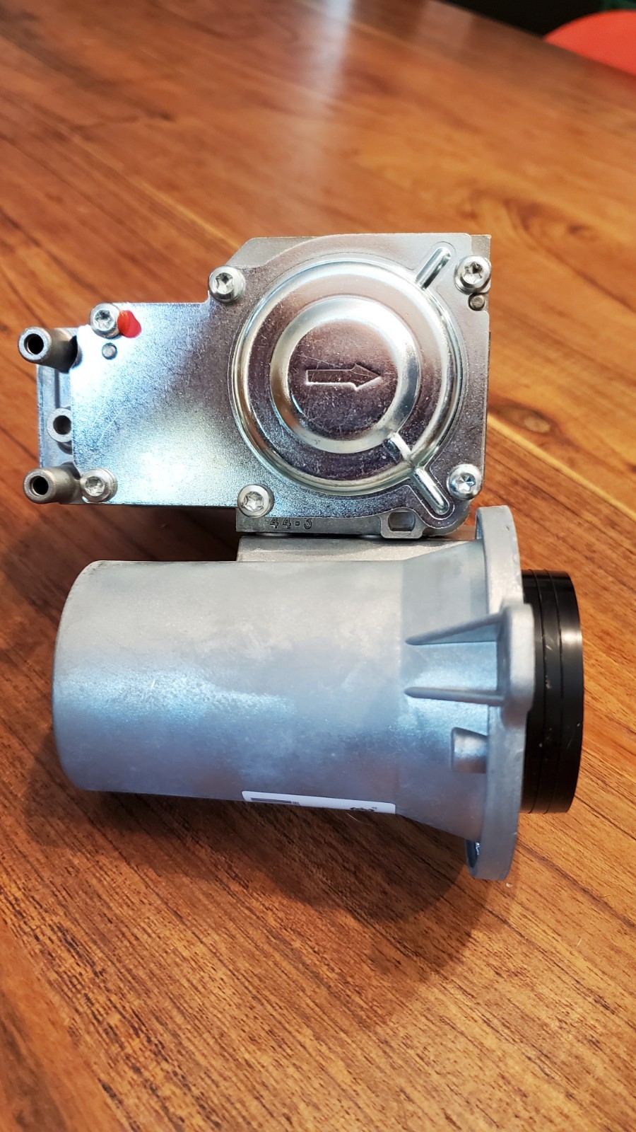 HONEYWELL VK8115V 1366 w/VK8115F GAS VALVE. 1 gasket and 2 screws included.