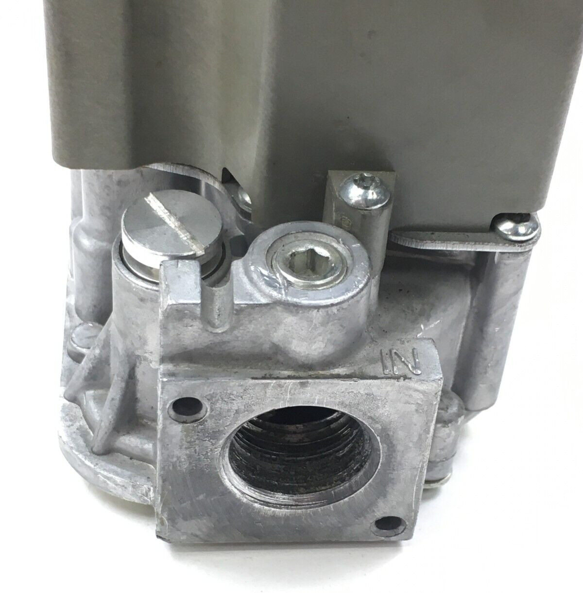Honeywell VR8205T5801 Furnace Gas Valve 60-100394-03 in and out 1/2″ used #G1