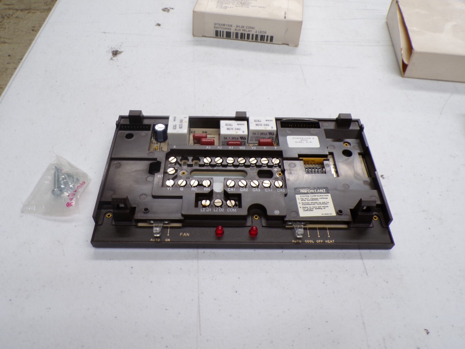 Q7300B1008-HONE HONEYWELL SUBBASE HT/OFF/CL/AU 1H1C 2H2C