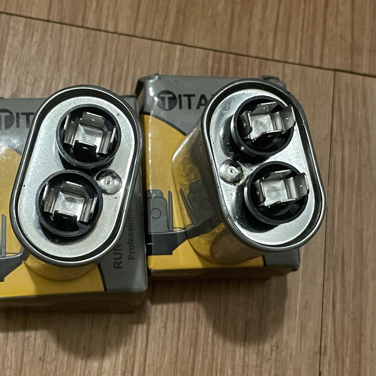 Titan Pro Motor Run Capacitor 2 Piece 440/370 TOCF 7.5 OVAL