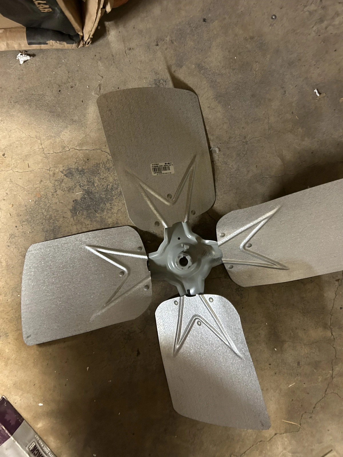 Lochinvar Condenser Fan Blade 4-Blade 26-36in .62KW CW Aluminum Silver