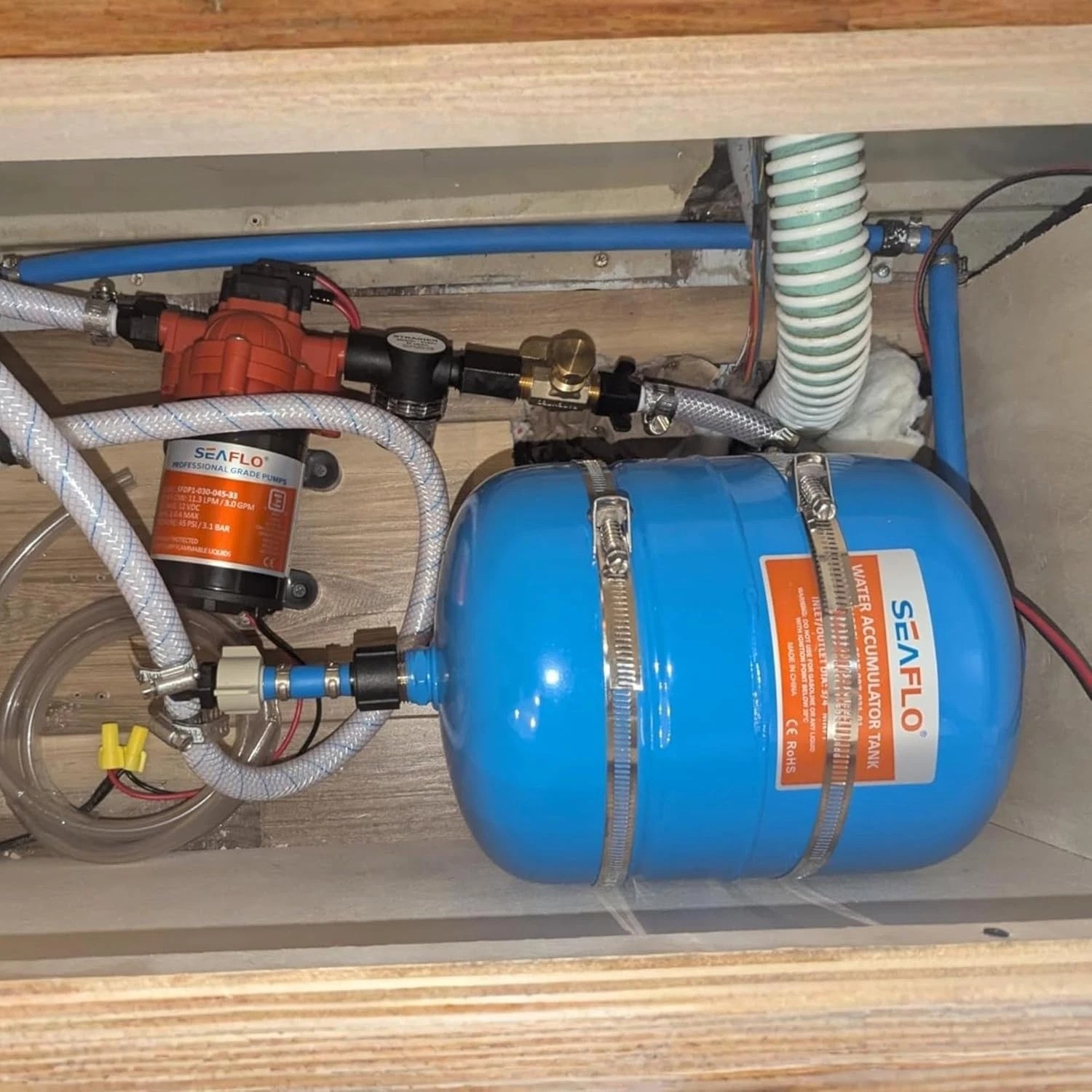 Compact 2 Gallon Expansion Tank – Reduces Pump Cycling, 87 PSI Efficiency