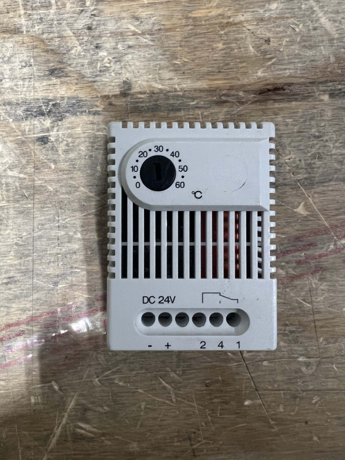 Electronic Thermostat, adjustable, 0 – 60 deg