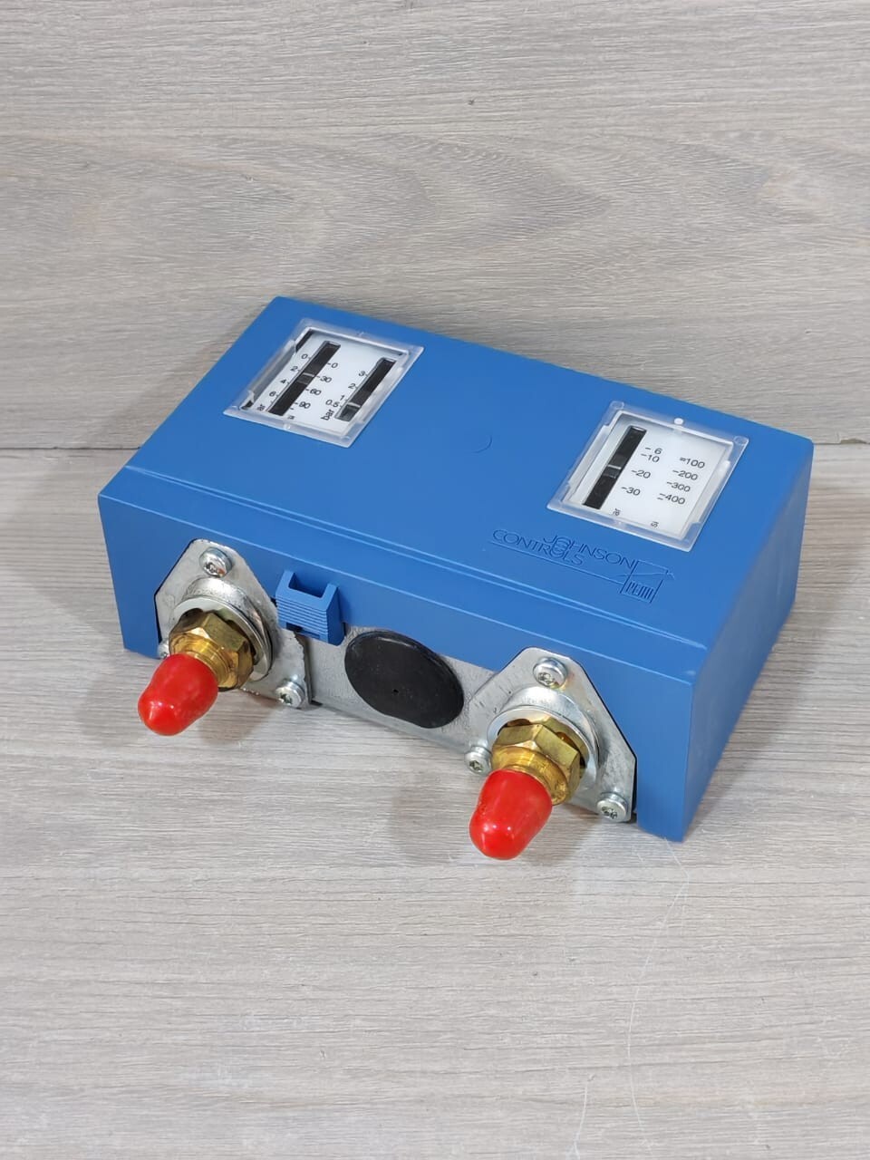 JOHNSON CONTROLS PENN P736LCA-9300 PRESSURE CONTROL 400V