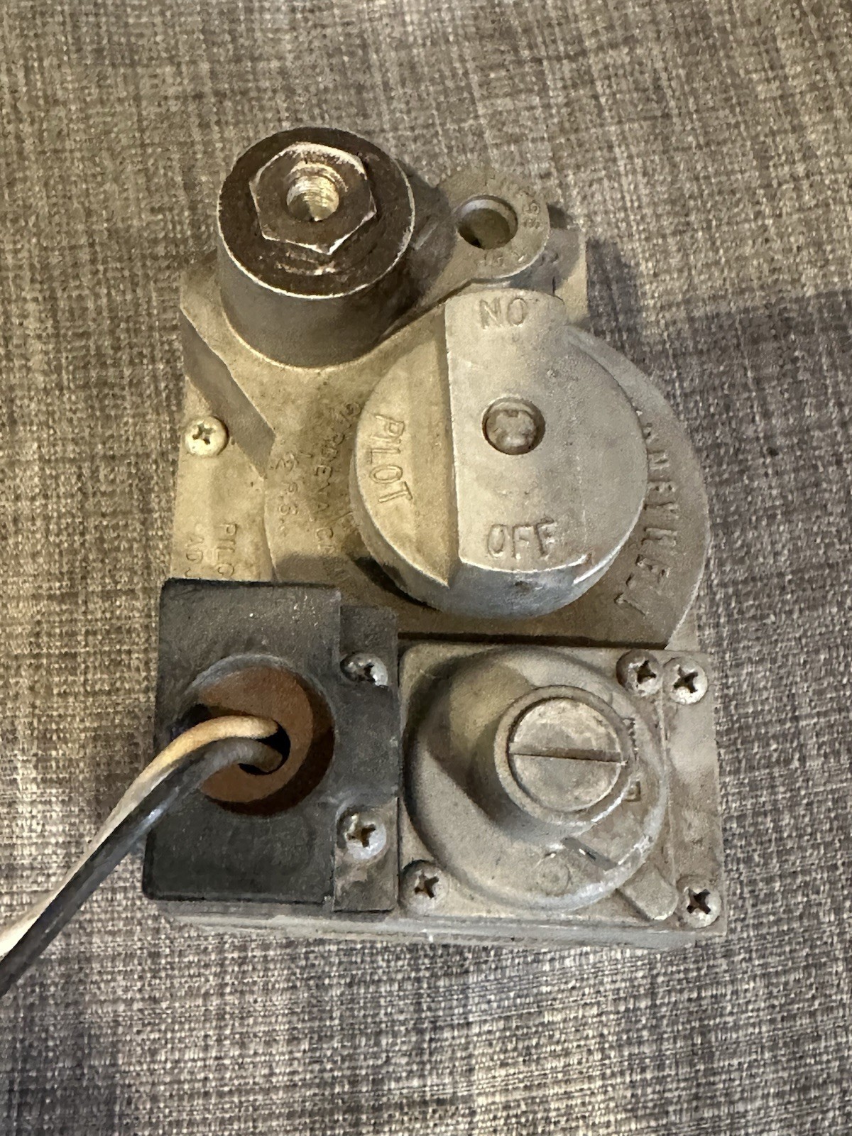Honeywell V400 A 5039 Single Valve Standing Pilot Combination Gas Control