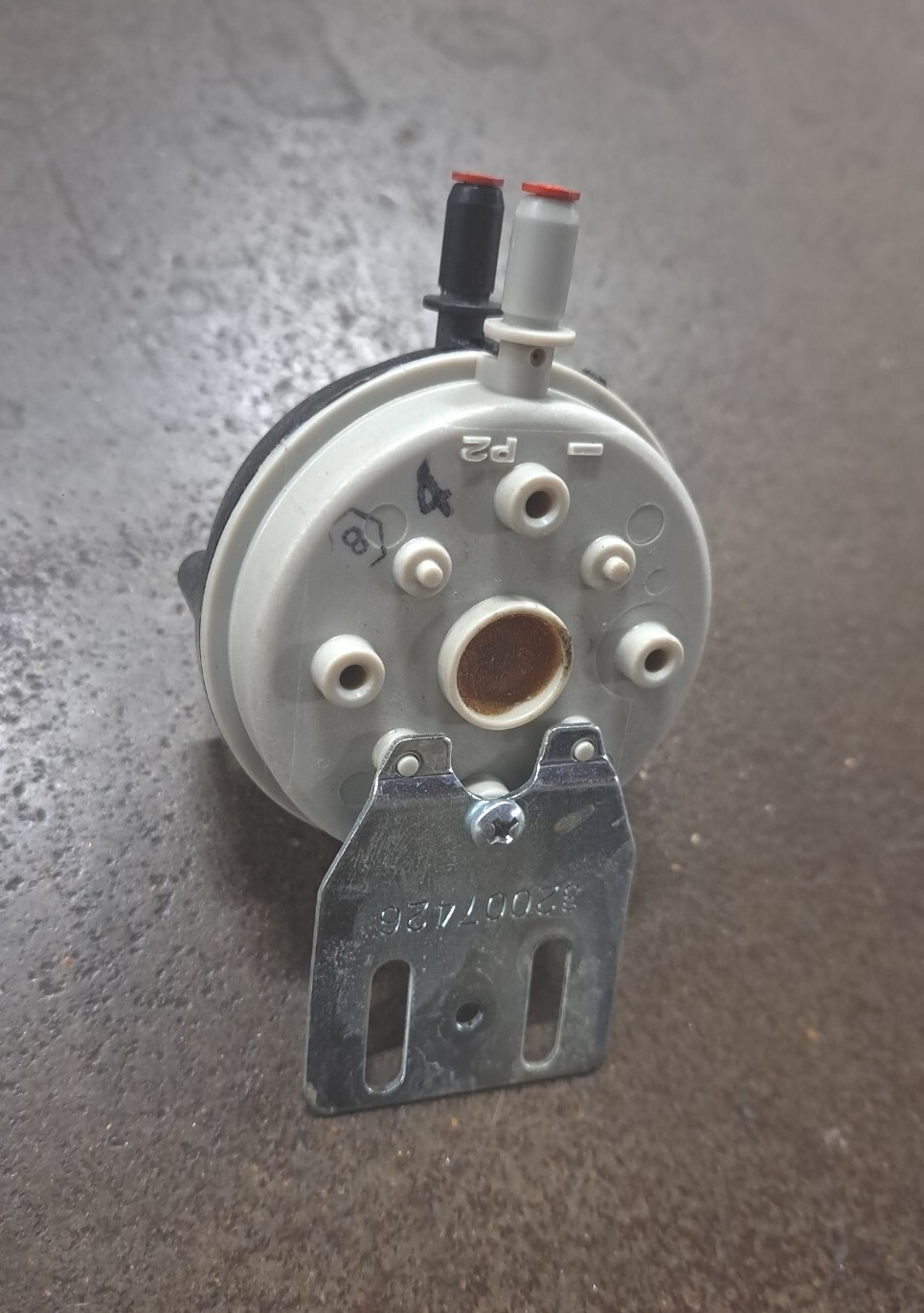 56M0701 / IS2018-5223 HONEYWELL FURNACE PRESSURE SWITCH USED .65″ W.C.