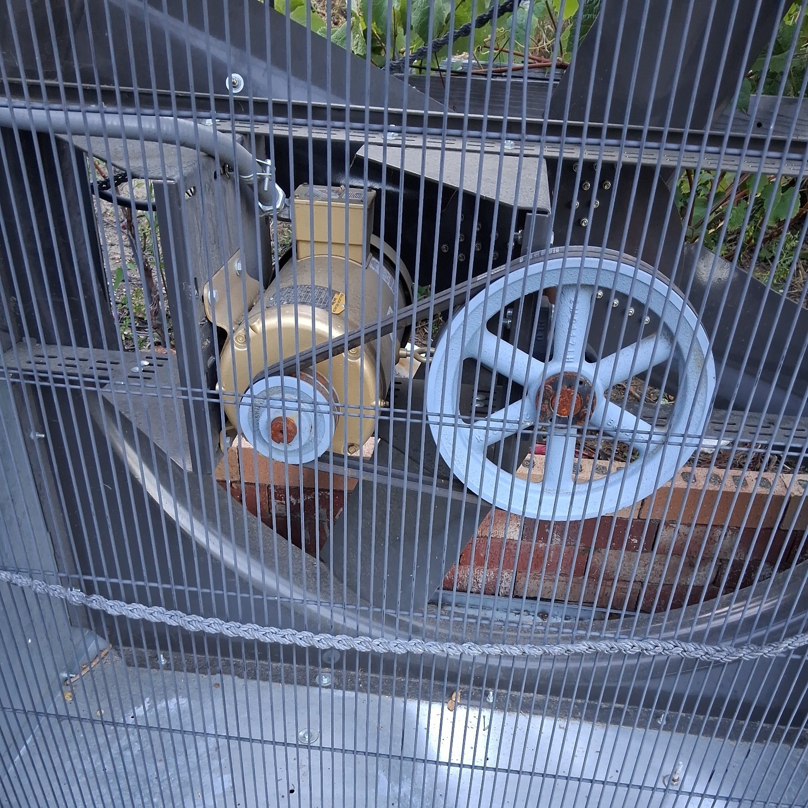 36″ Wall Exhaust Fan – 11,500 CFM – 115/230 V – 1 HP – Belt Driven – Galv Steel