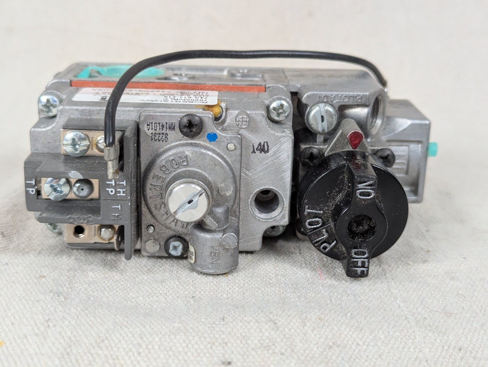 Robertshaw 7000MVRLC Millivolt Gas Valve 740-811-415 Natural Gas New Unused