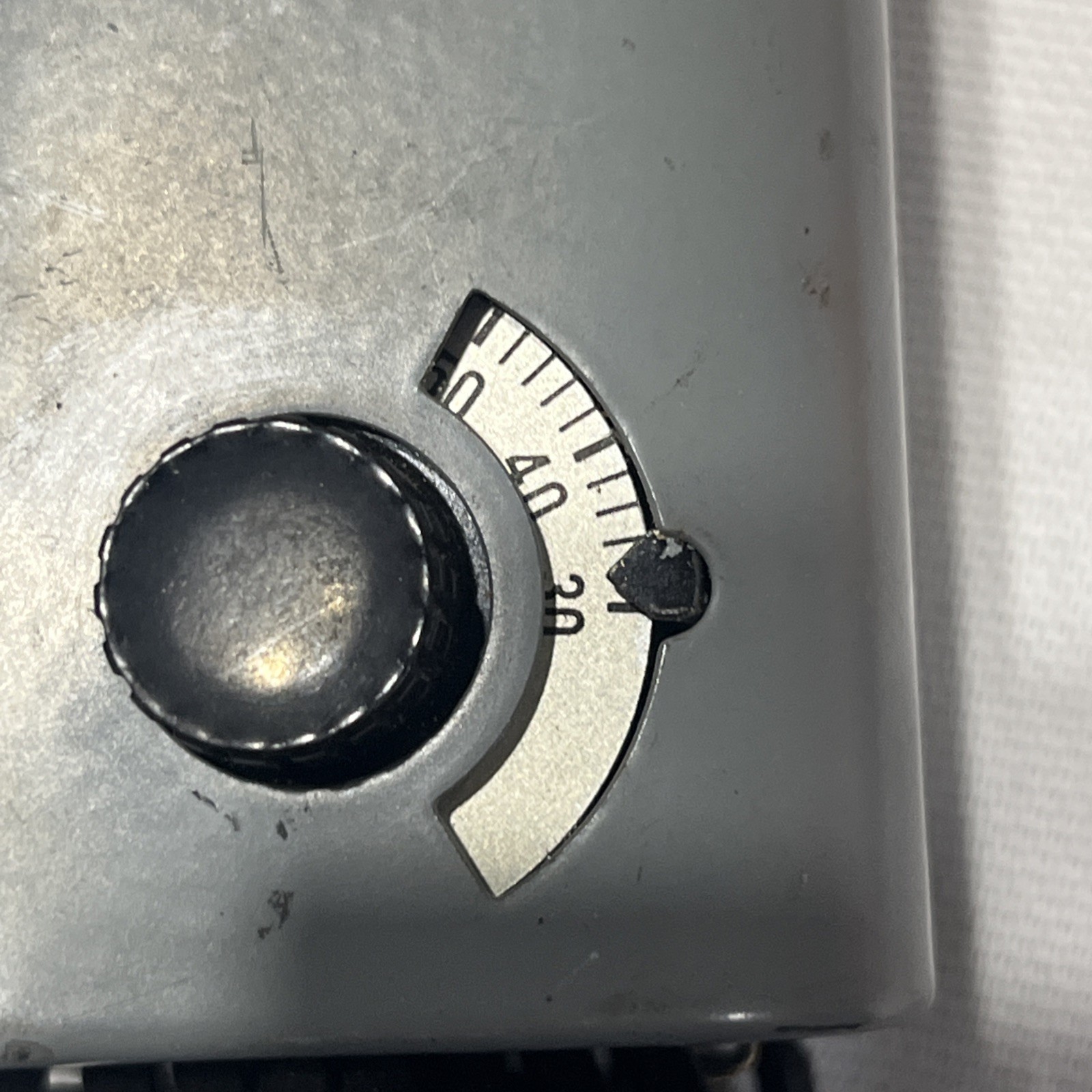 Dayton 2E206; line voltage mechanical thermostat. 24-600vac 30-110F