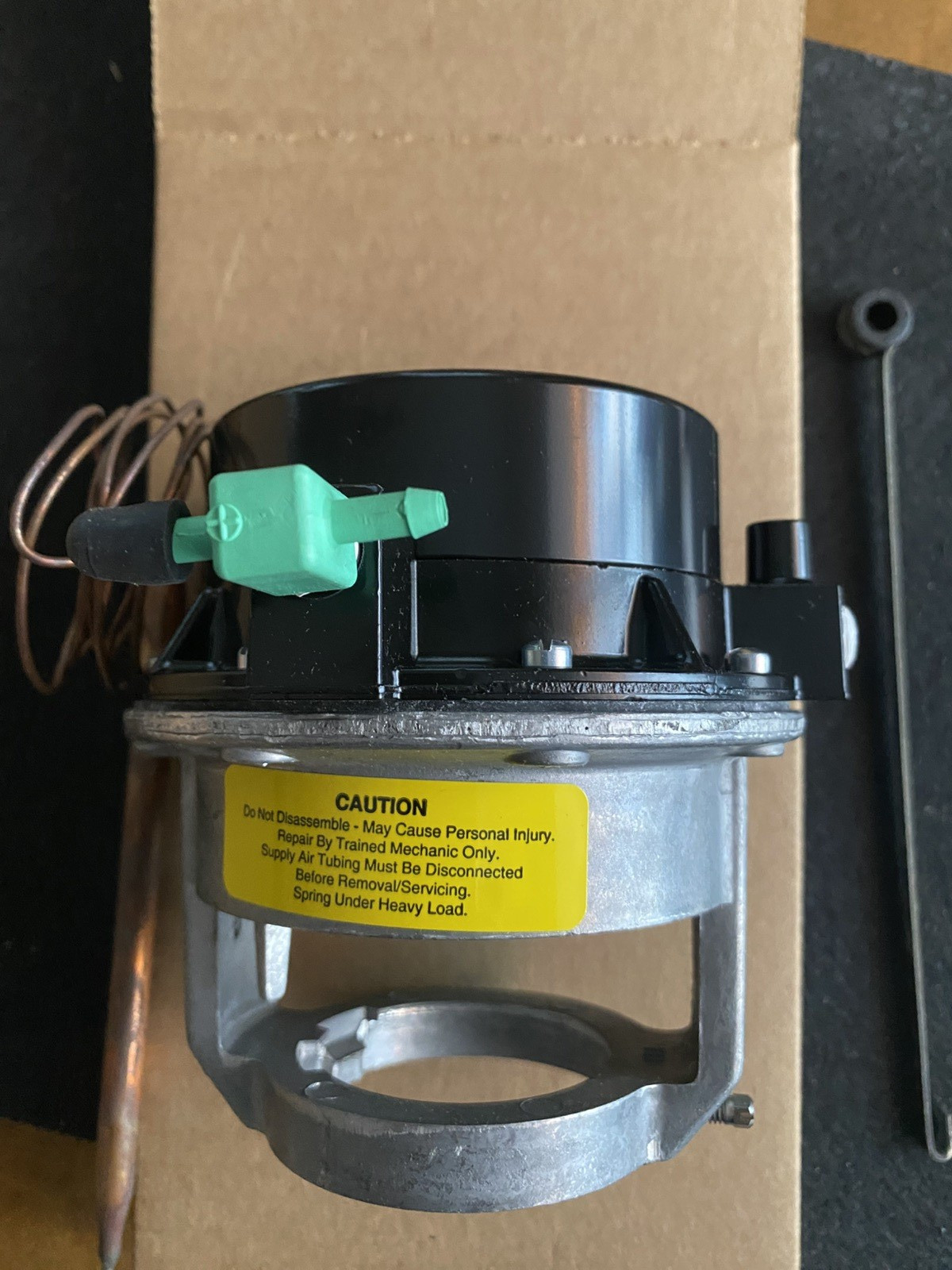 Johnson Controlls T-3111-1 Pneumatic Themostat And Valve Actuator