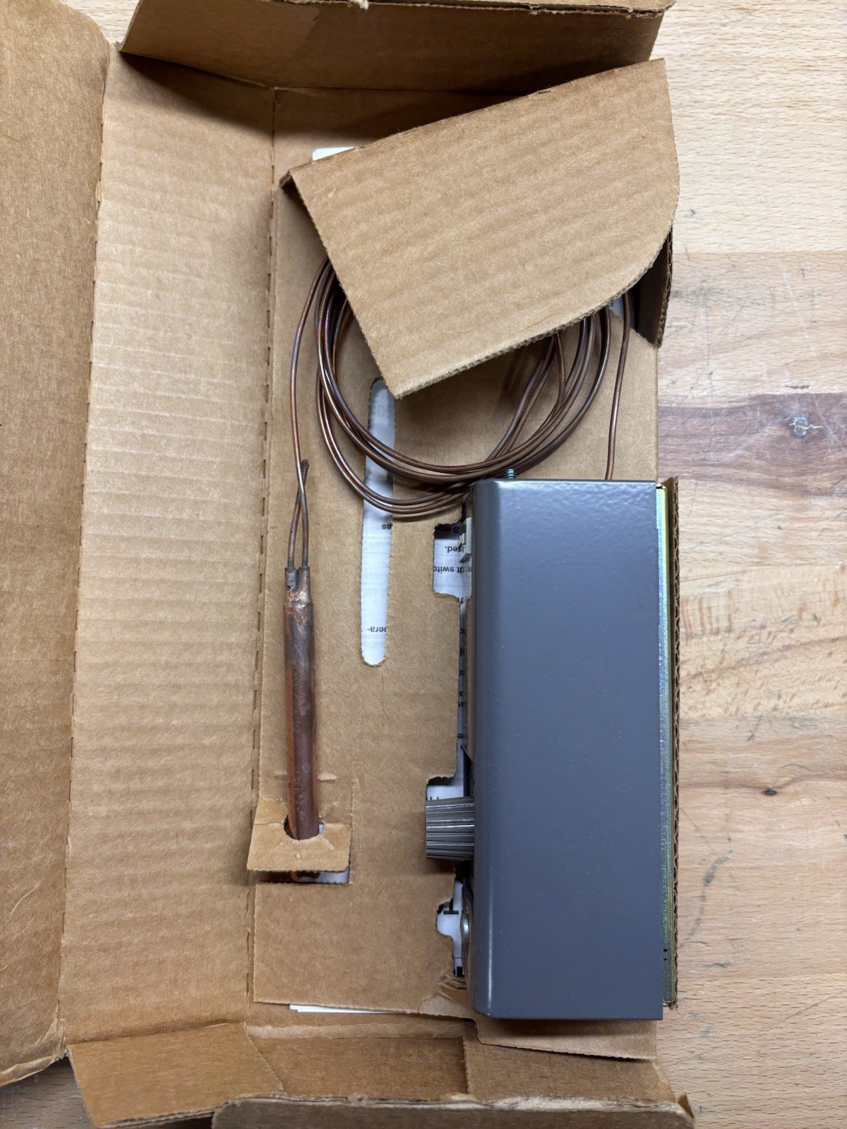 New in box Honeywell T6031A1136 Refrigeration Temp Controller -30 – +90F 8′ Cap
