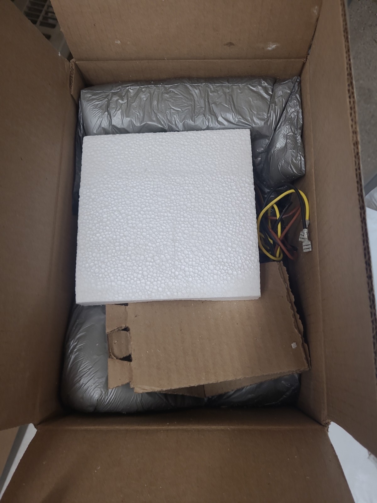 Carrier 1/4 HP Single Phase Condenser Motor Fan, 208-230V, HB39GQ230