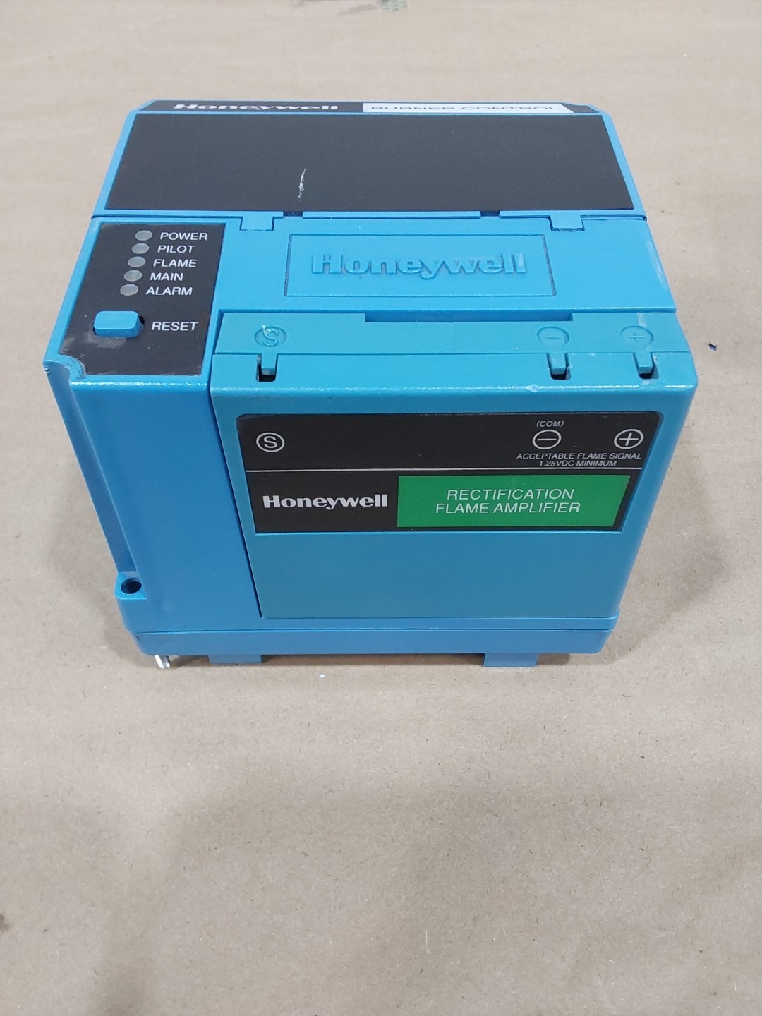HONEYWELL BURNER CONTROL RM7890 A 1015 W/ KEYBOARD DISPLAY & FLAME AMPLIFIER