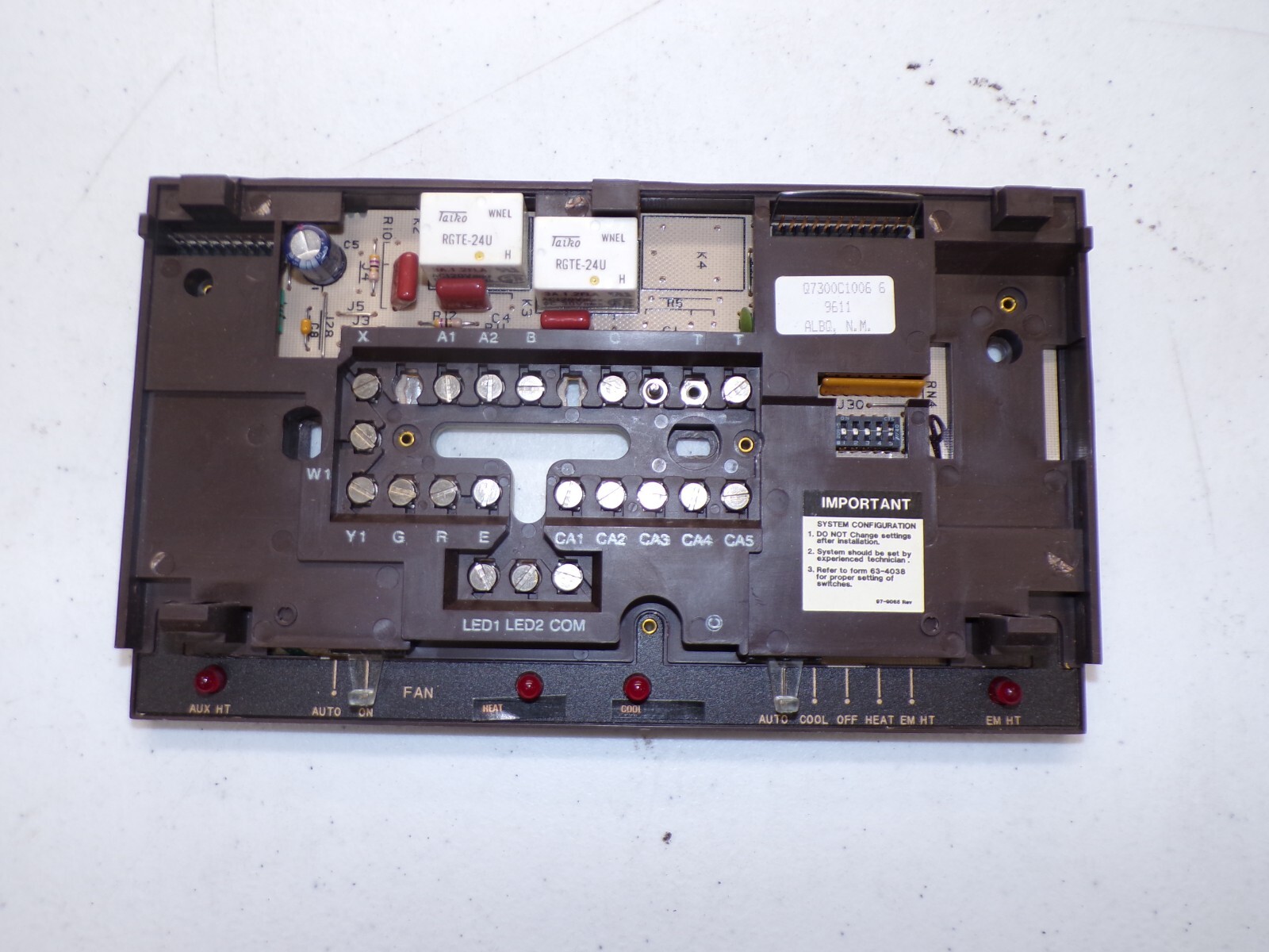 Q7300C1006-HONE HONEYWELL SUBBASE HT/E HT/OFF/CL/AU 1STG