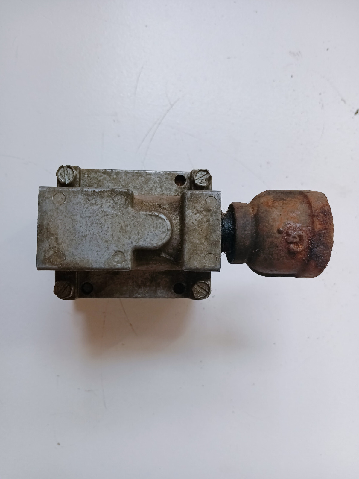 honeywell gas valve type v80a6dj3x3 24v .65a .60cy 8 oz press g-1p 3/8