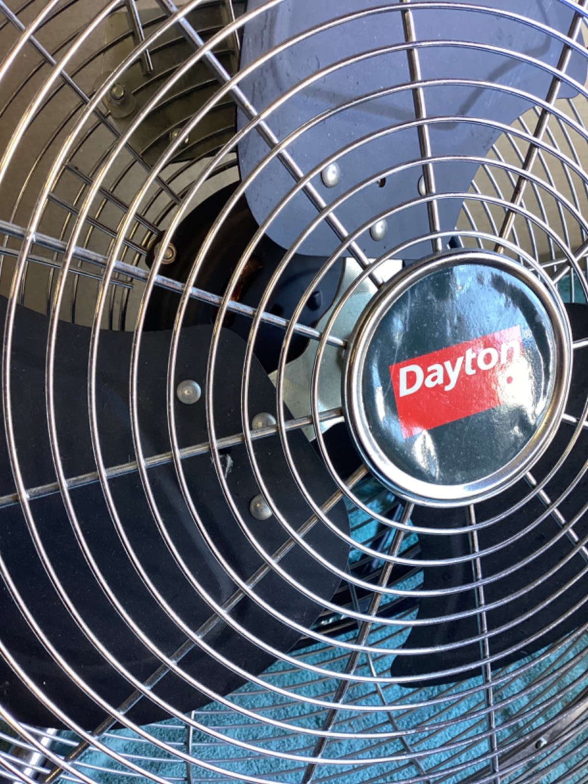 Dayton 2Ly91 Industrial Fan Free Standing 16” In Excellent Condition