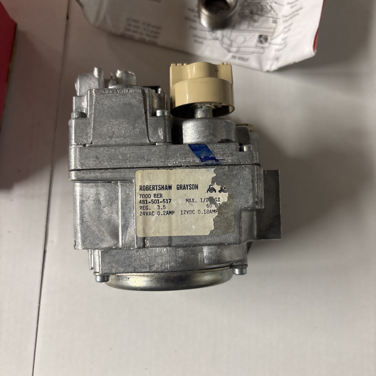 Robertshaw 700-400 1/2in x 3/4in Combination Gas Valve, 24 Volt