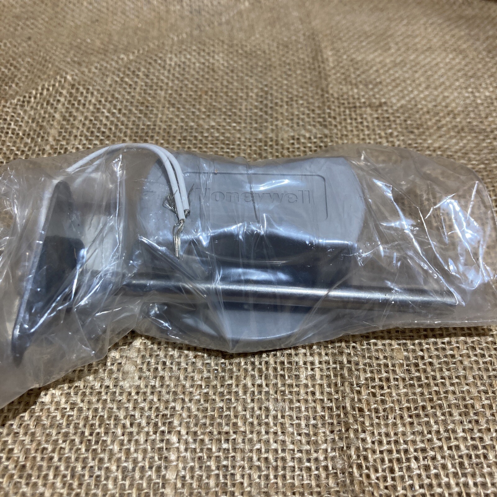 1 (ONE) Honeywell Home 10K Discharge/Return Air Sensor 50062329-001