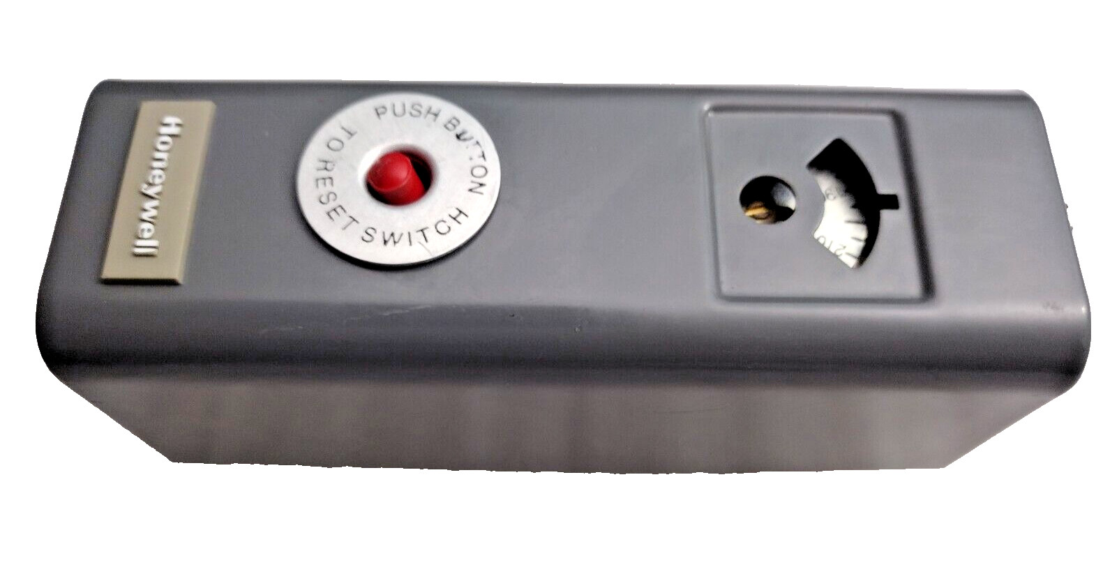 4006E1026 Honeywell Aquastat Controller 130-270F TEMP RANGE, 3/4 IN. NPT, 3″