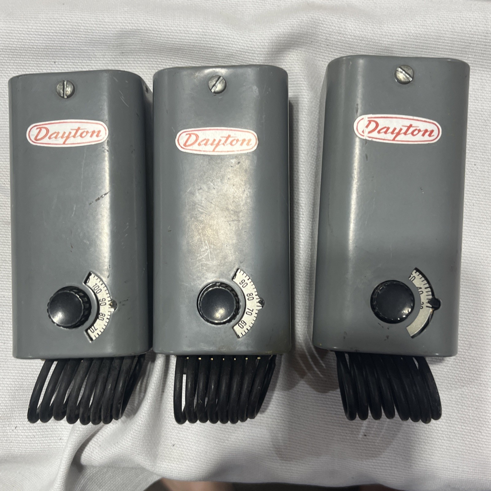 Dayton 2E206; line voltage mechanical thermostat. 24-600vac 30-110F