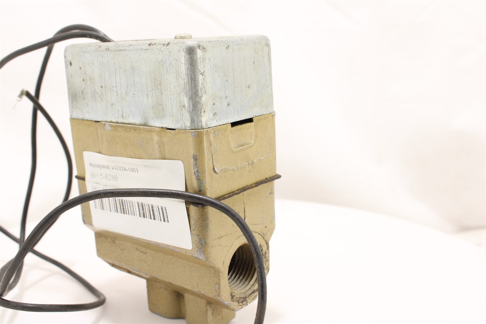 Honeywell V4202A-1017 Main Automatic Gas Valve Safety Shutoff
