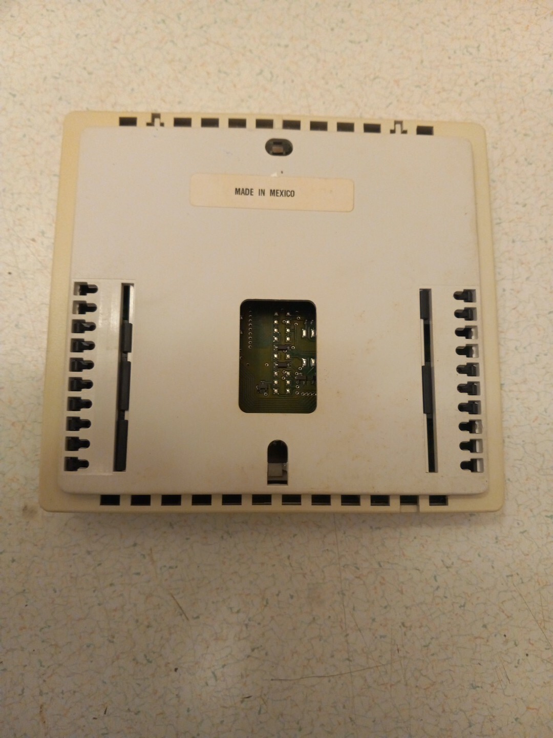 Robertshaw 300-26 Non Programmable Thermostat Works