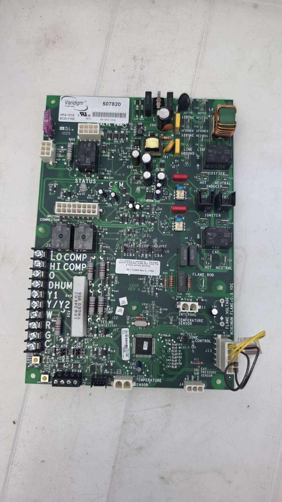 York Luxaire VARIDIGM 507820 Control Board VF4-1210 SCD-1102