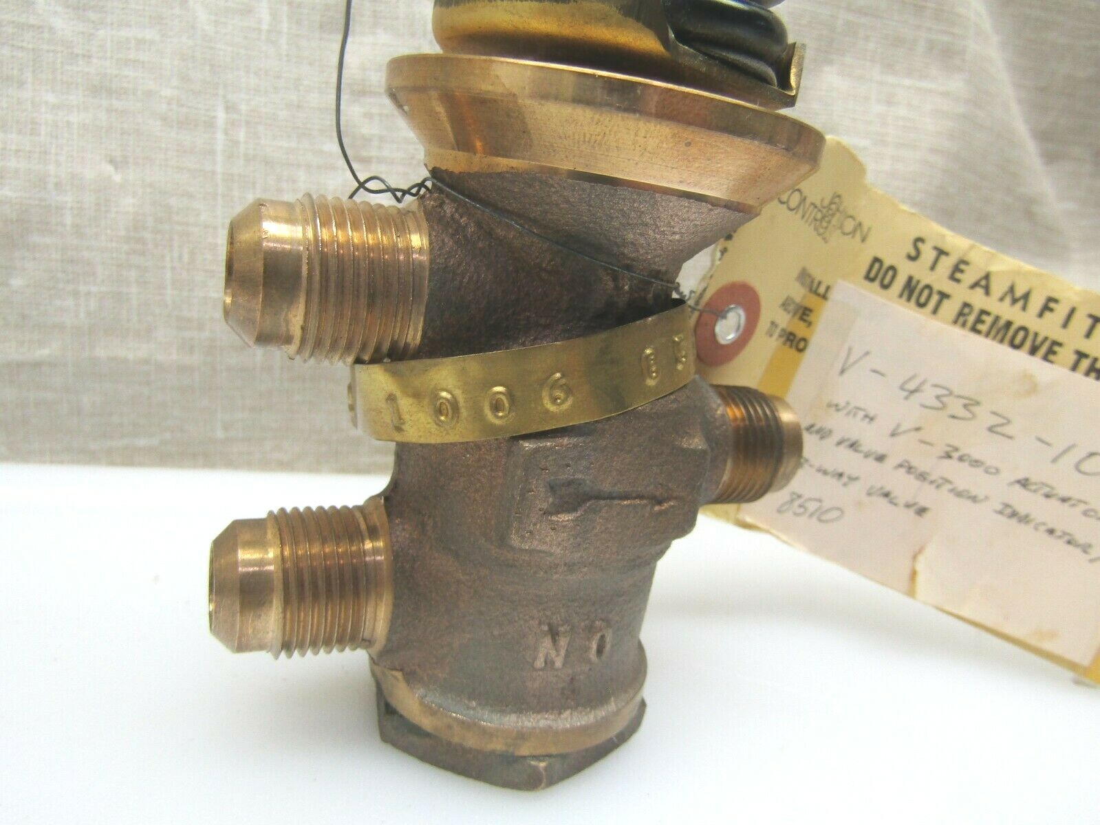 Johnson Controls V-4332-1006 Pneumatic Flare 3 Way Mixing Valve