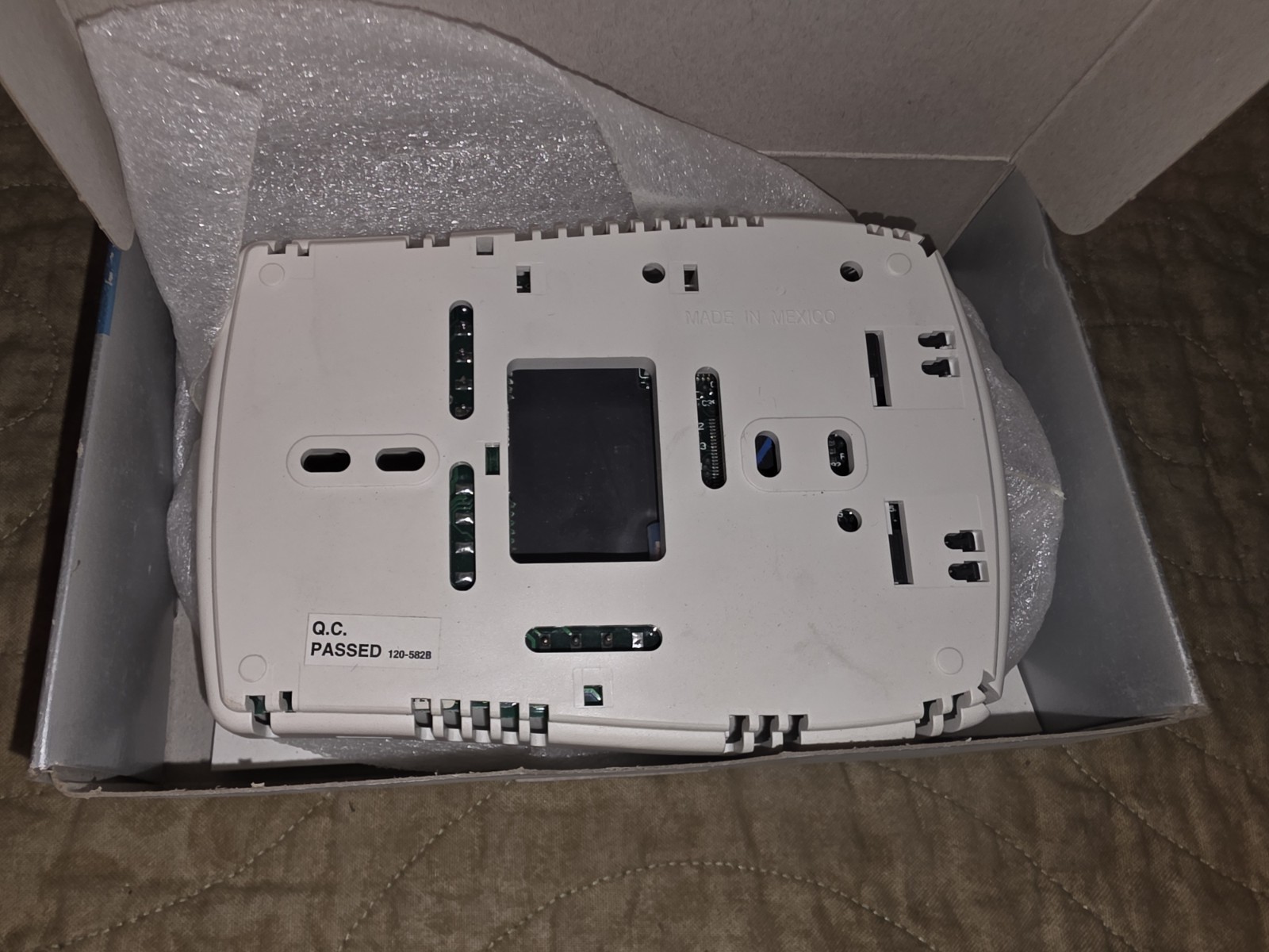 Robertshaw Digital Programmable Thermostat w/Humidity Control 2H/2C Model 9701j