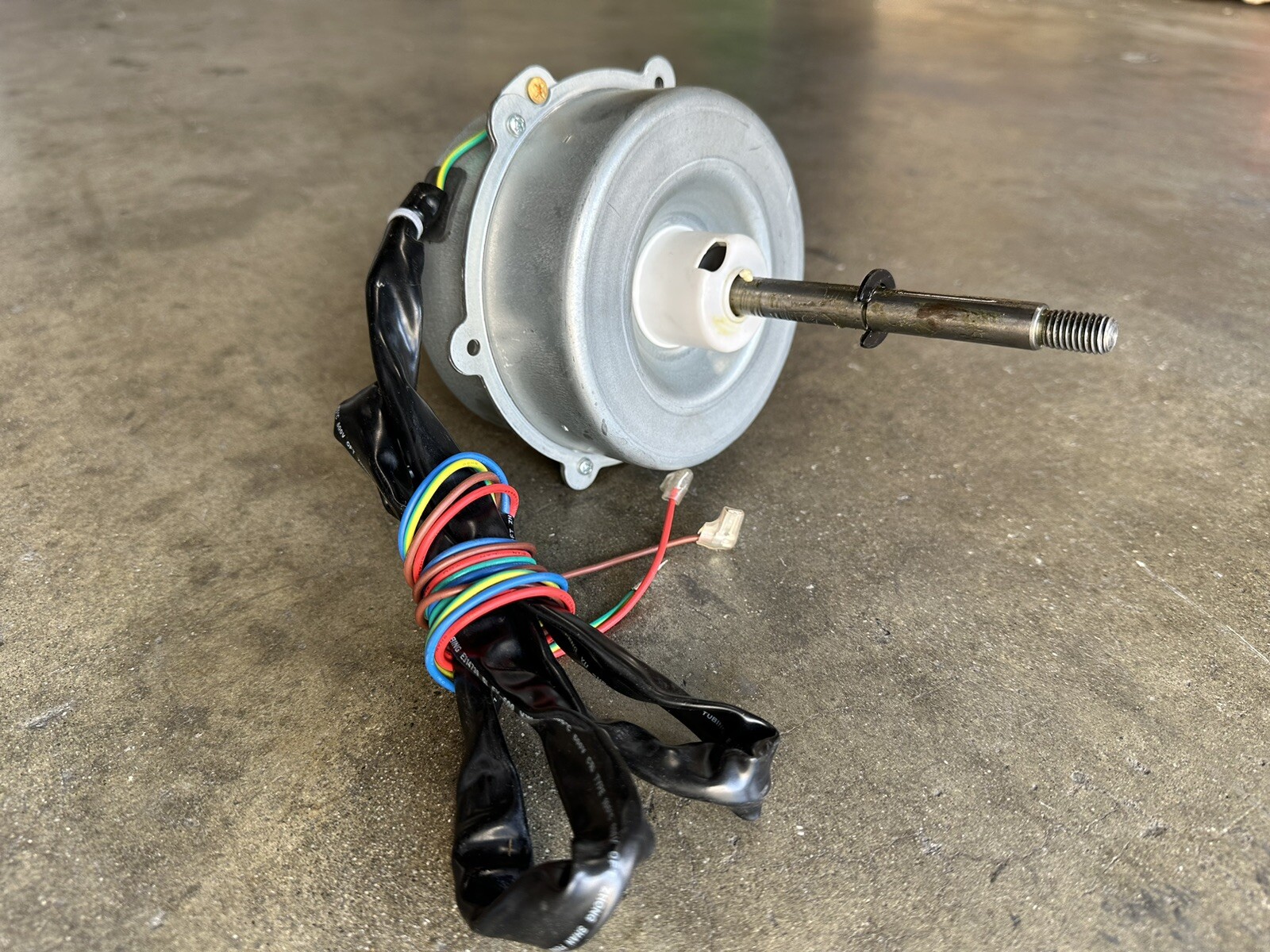 36K BTU Mini Split Outdoor Air Conditioner Fan Motor YDK-12007006-CW36 SGW90B