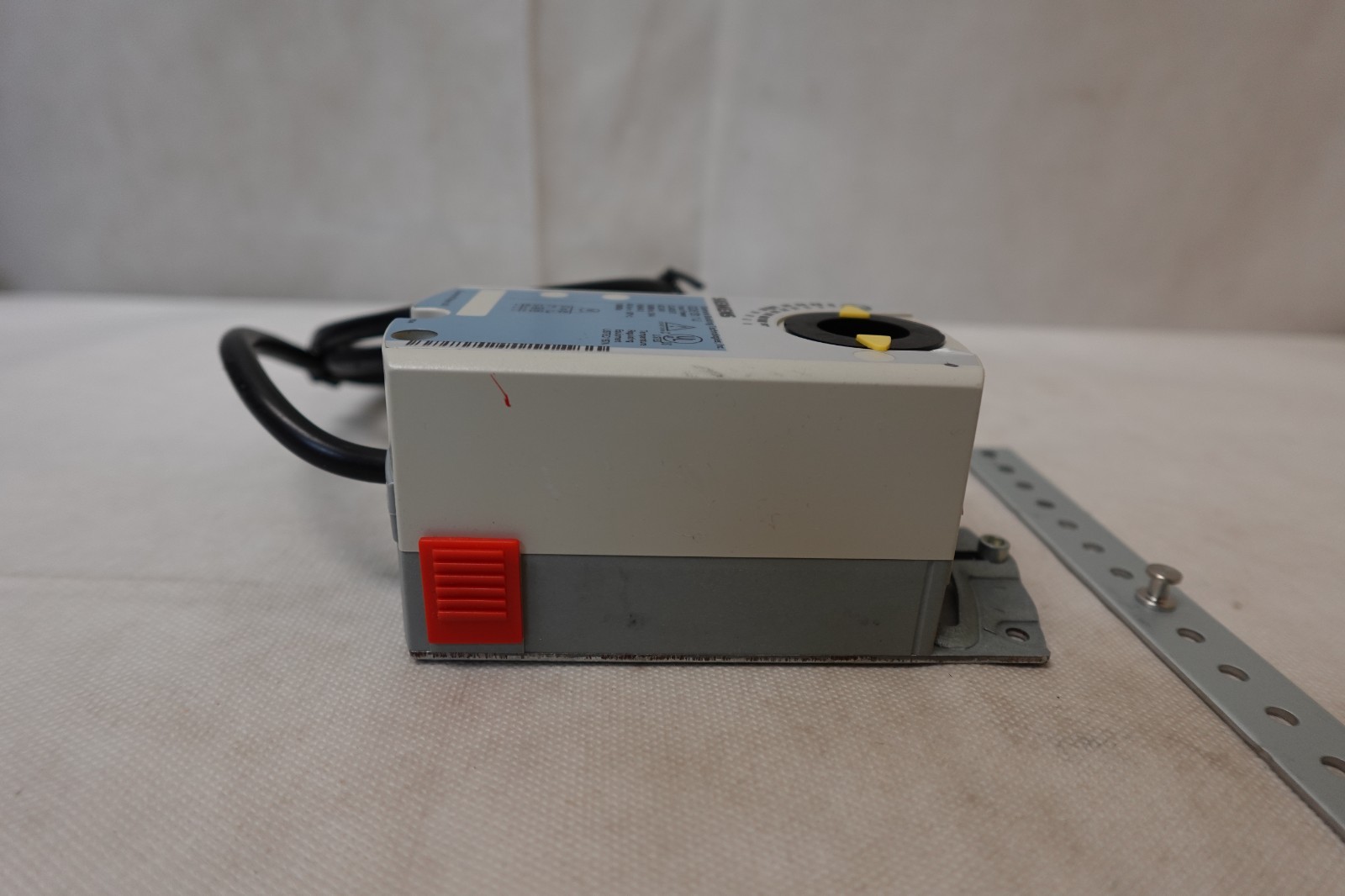 Siemens GDE131.1U OpenAir Damper Actuator 24V 44-in-lb 3-Position NEW NO BOX