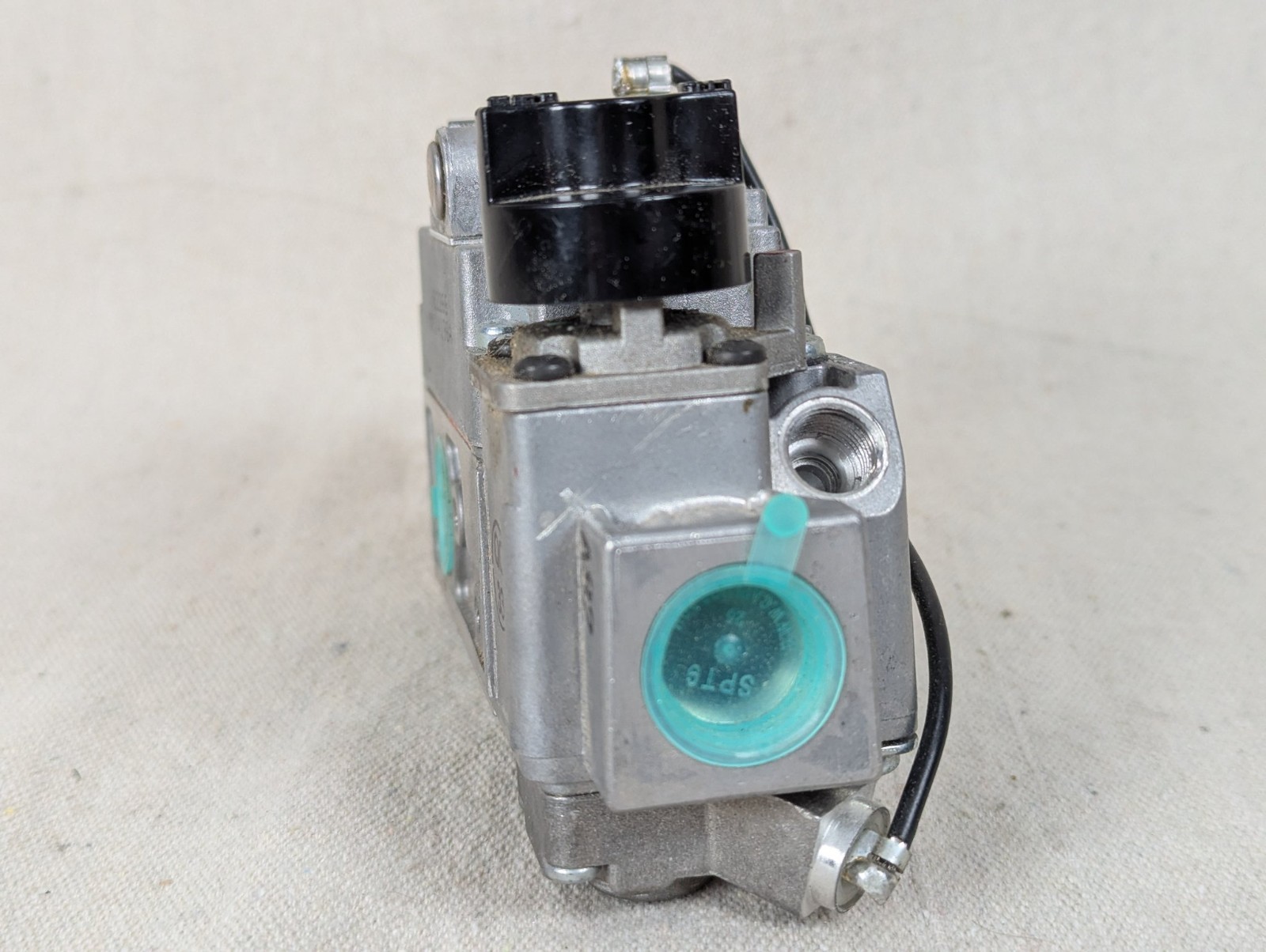 Robertshaw 7000MVRLC Millivolt Gas Valve 740-811-415 Natural Gas New Unused