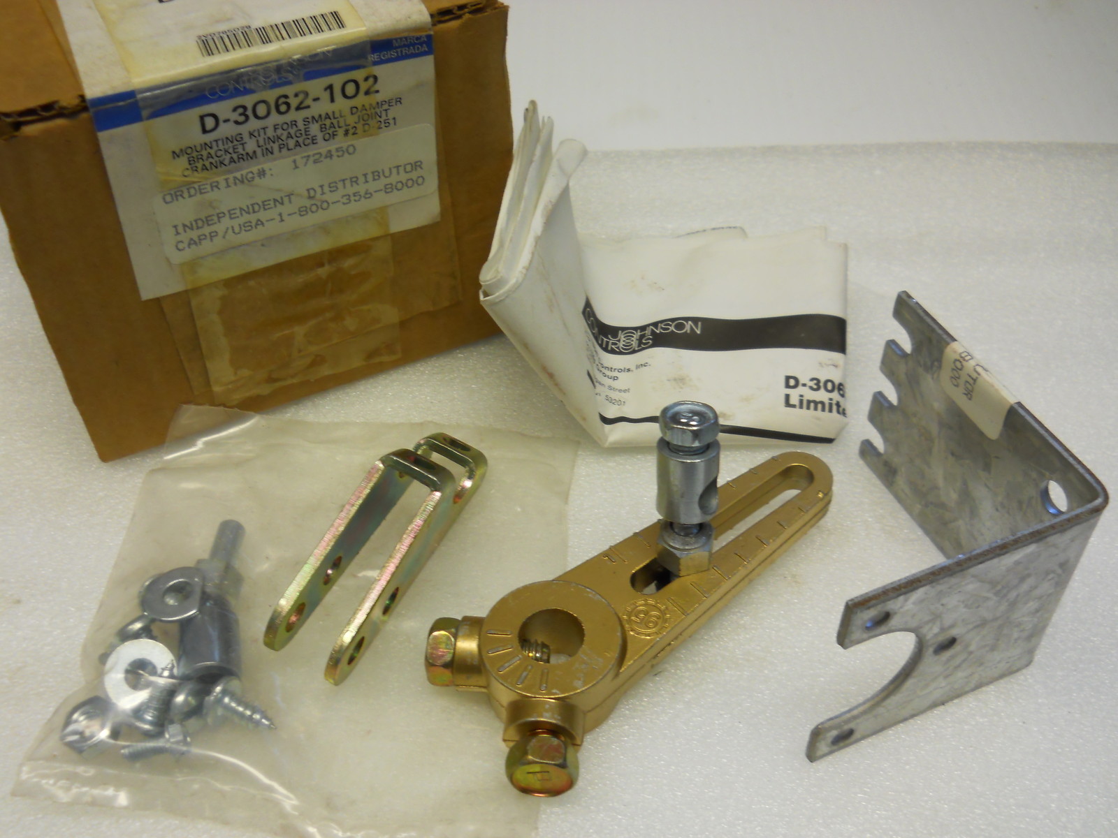 JOHNSON CONTROLS D-3062-102 DAMPER LINKAGE / MOUNTING BRACKET KIT NEW IN BOX