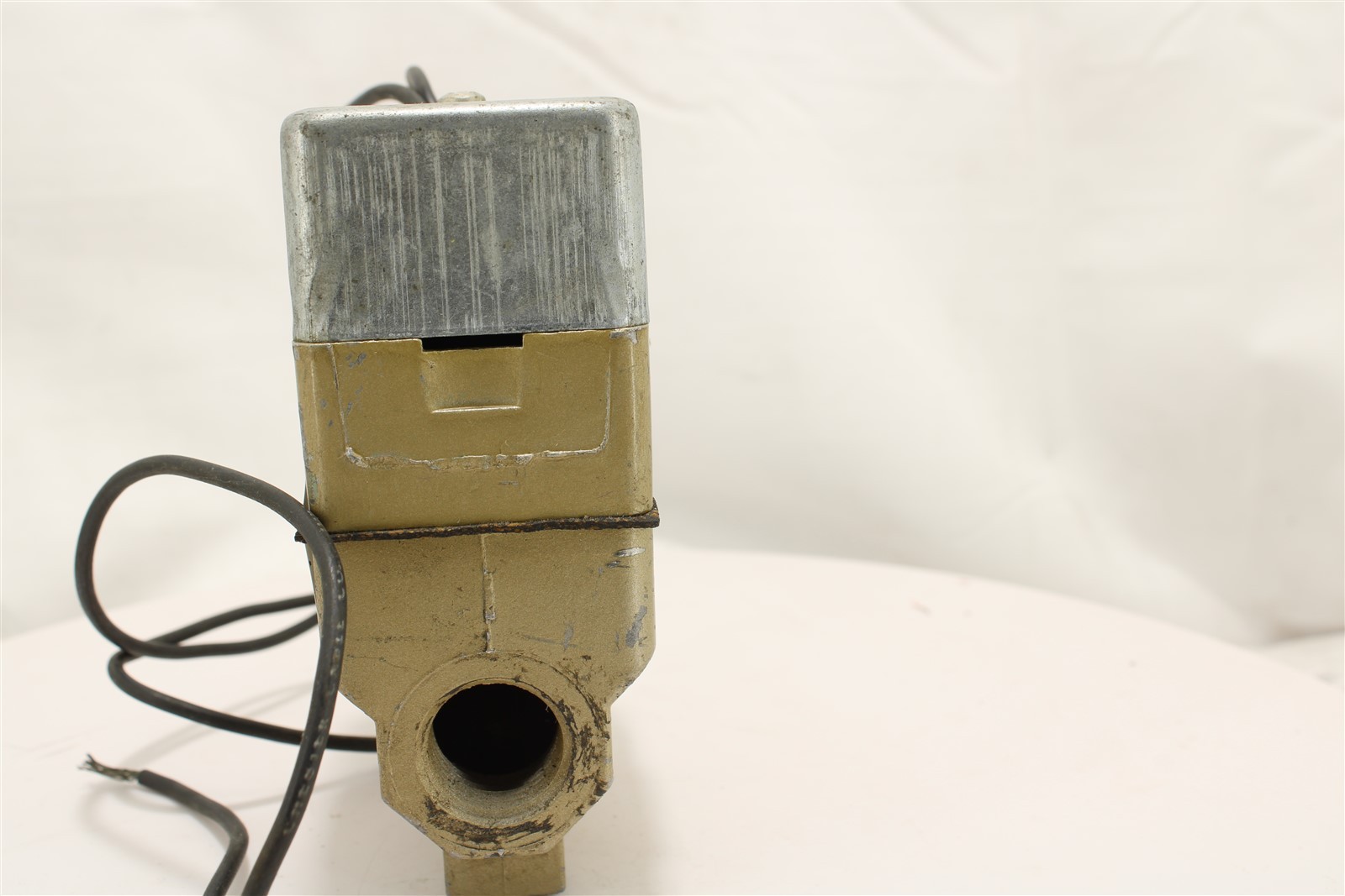 Honeywell V4202A-1017 Main Automatic Gas Valve Safety Shutoff