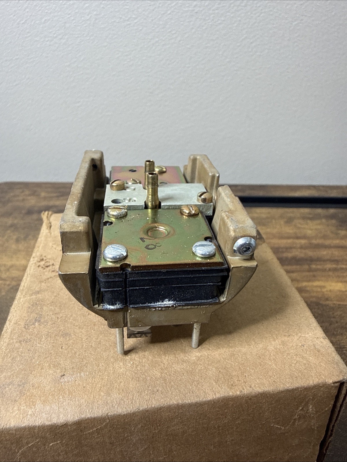 Johnson Controls T-4002-201 Direct-Acting Single Temperature Thermostat