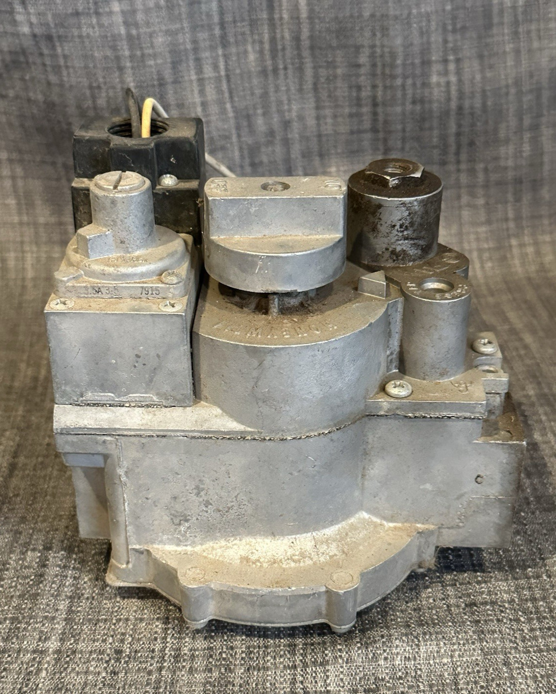 Honeywell V400 A 5039 Single Valve Standing Pilot Combination Gas Control